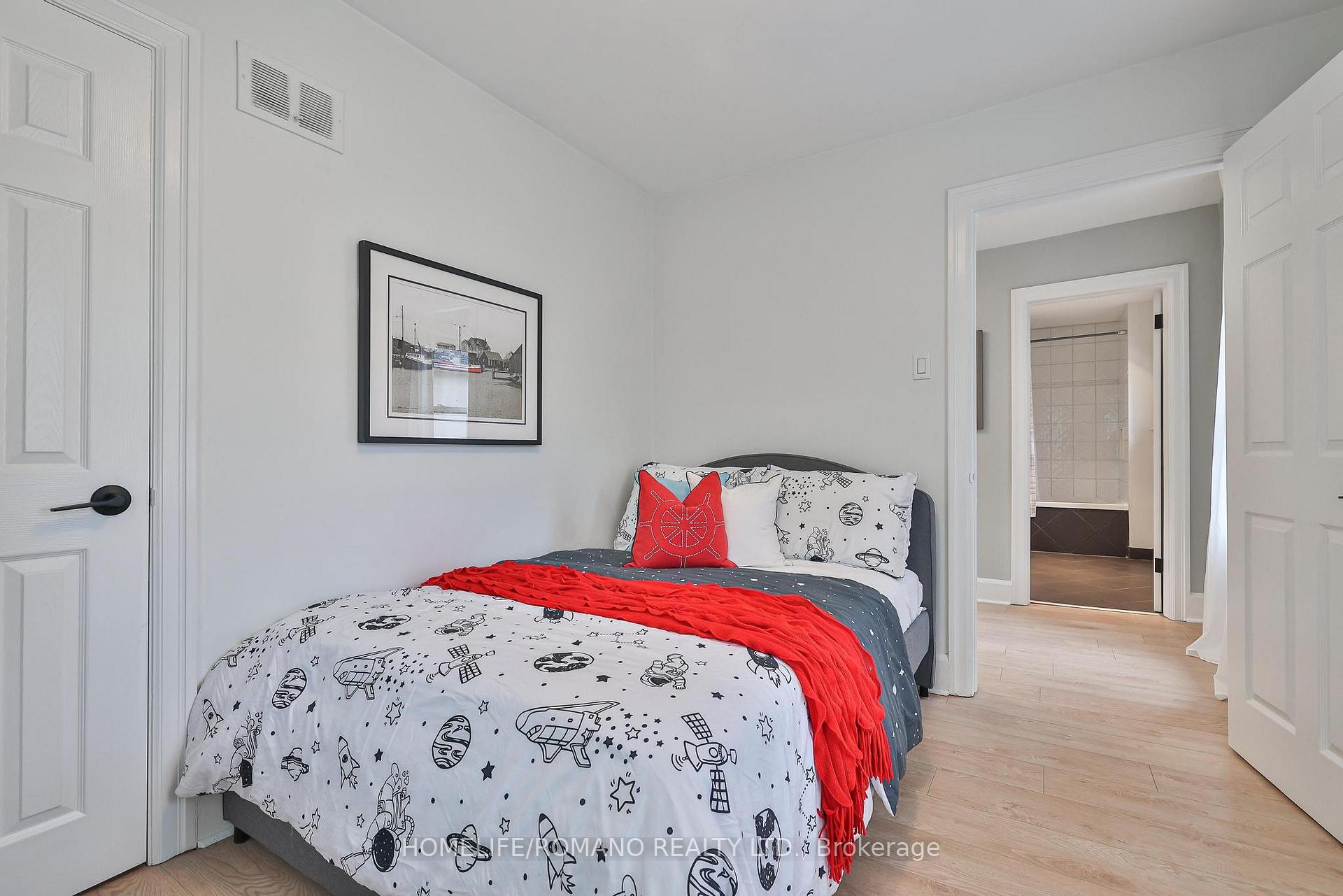 Photo 33 of 542 Deloraine Avenue, Toronto, Bedford Park-Nortown — HOMEH