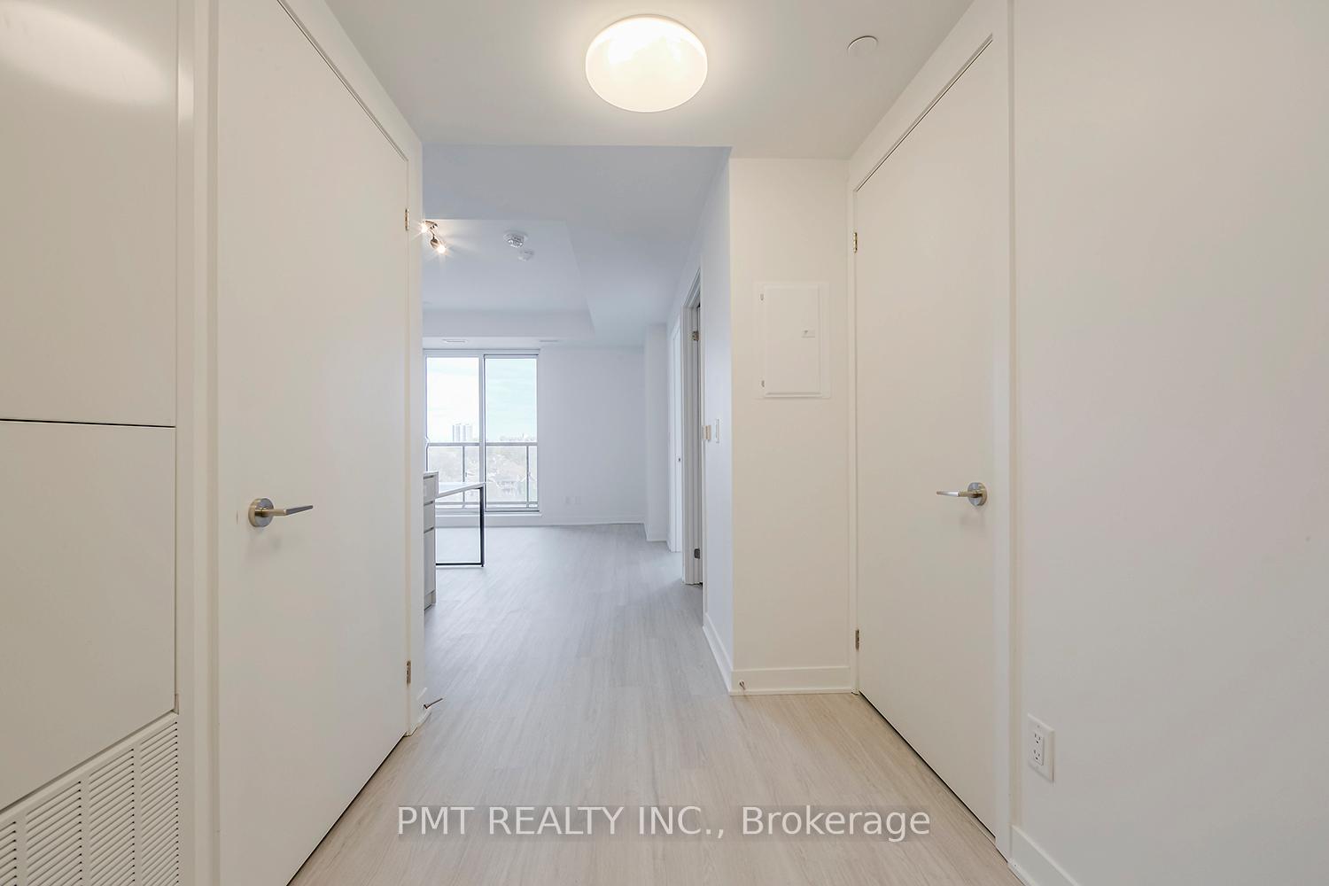 Photo 4 of Unit 1004, 185 Alberta Avenue, Toronto, Oakwood Village — HOMEH