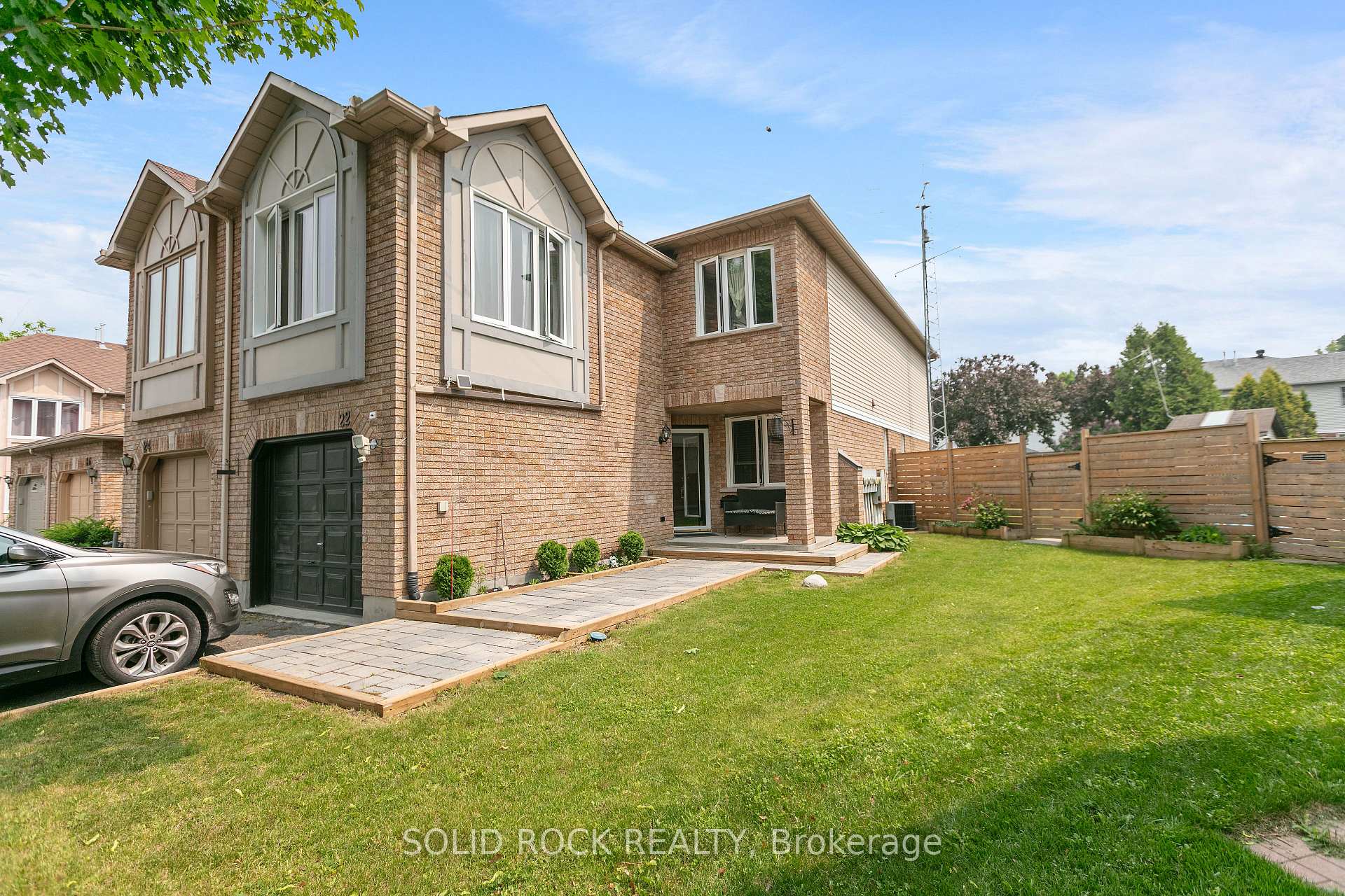 Photo 3 of 22 Grenadier Way, Ottawa, Barrhaven - Longfields — HOMEH