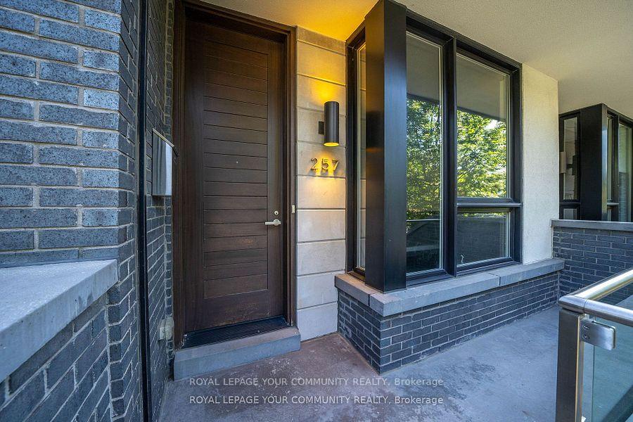 Front of 257 Roxton Road