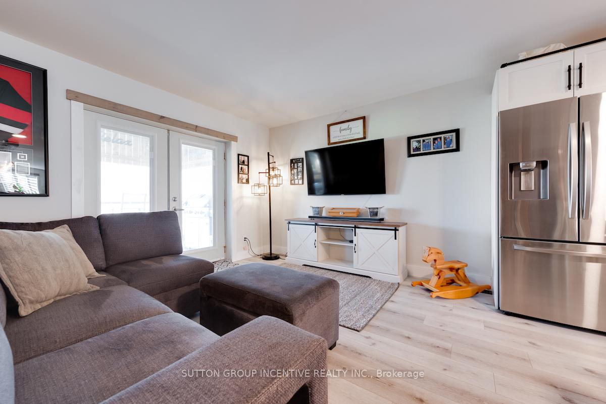Photo 5 of 12 Brighton Road, Barrie, Georgian Drive — HOMEH