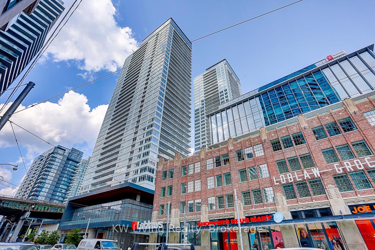 Front of Unit 1612, 19 Bathurst Street