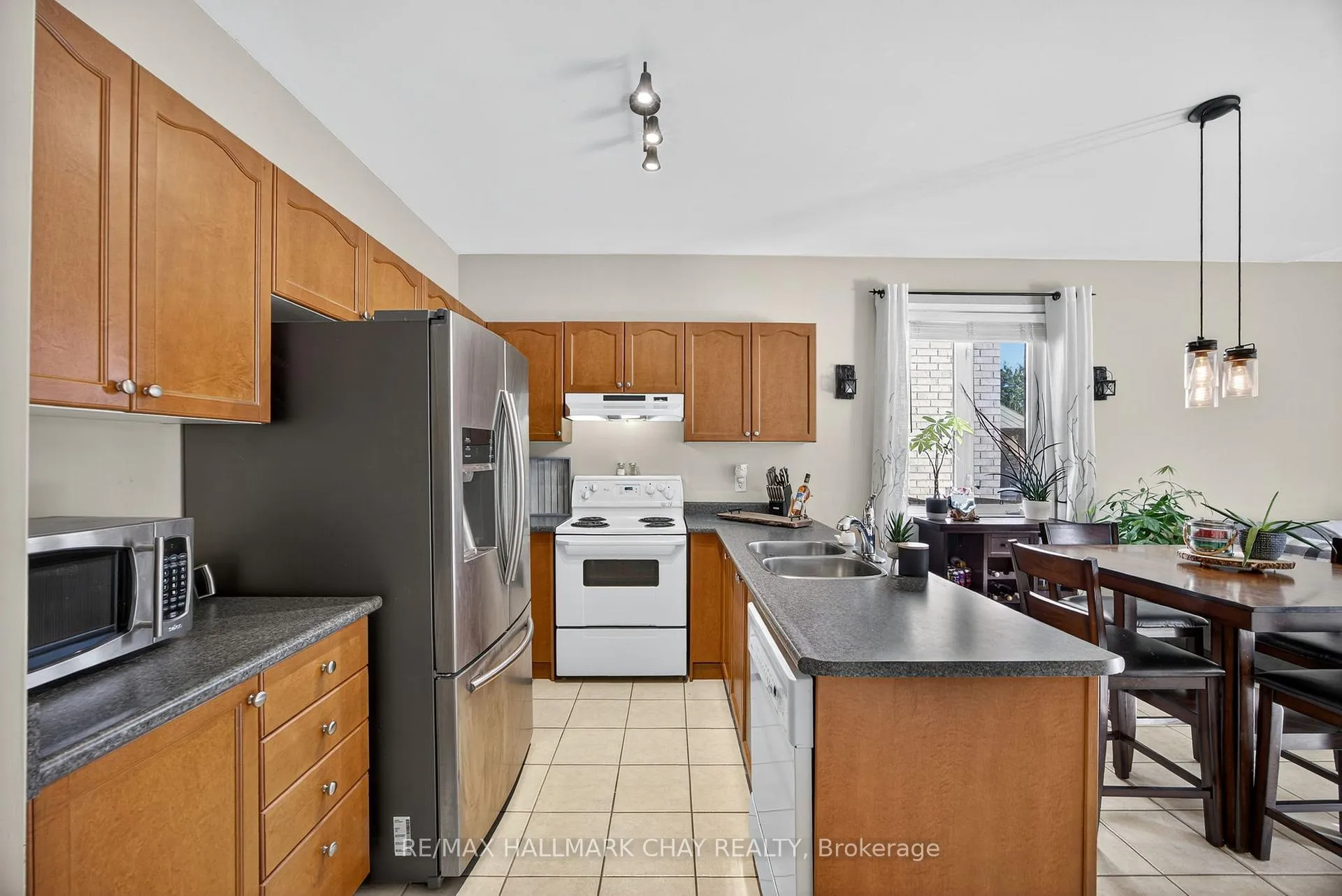 Photo 8 of 113 Tunbridge Road, Barrie, 400 East — HOMEH