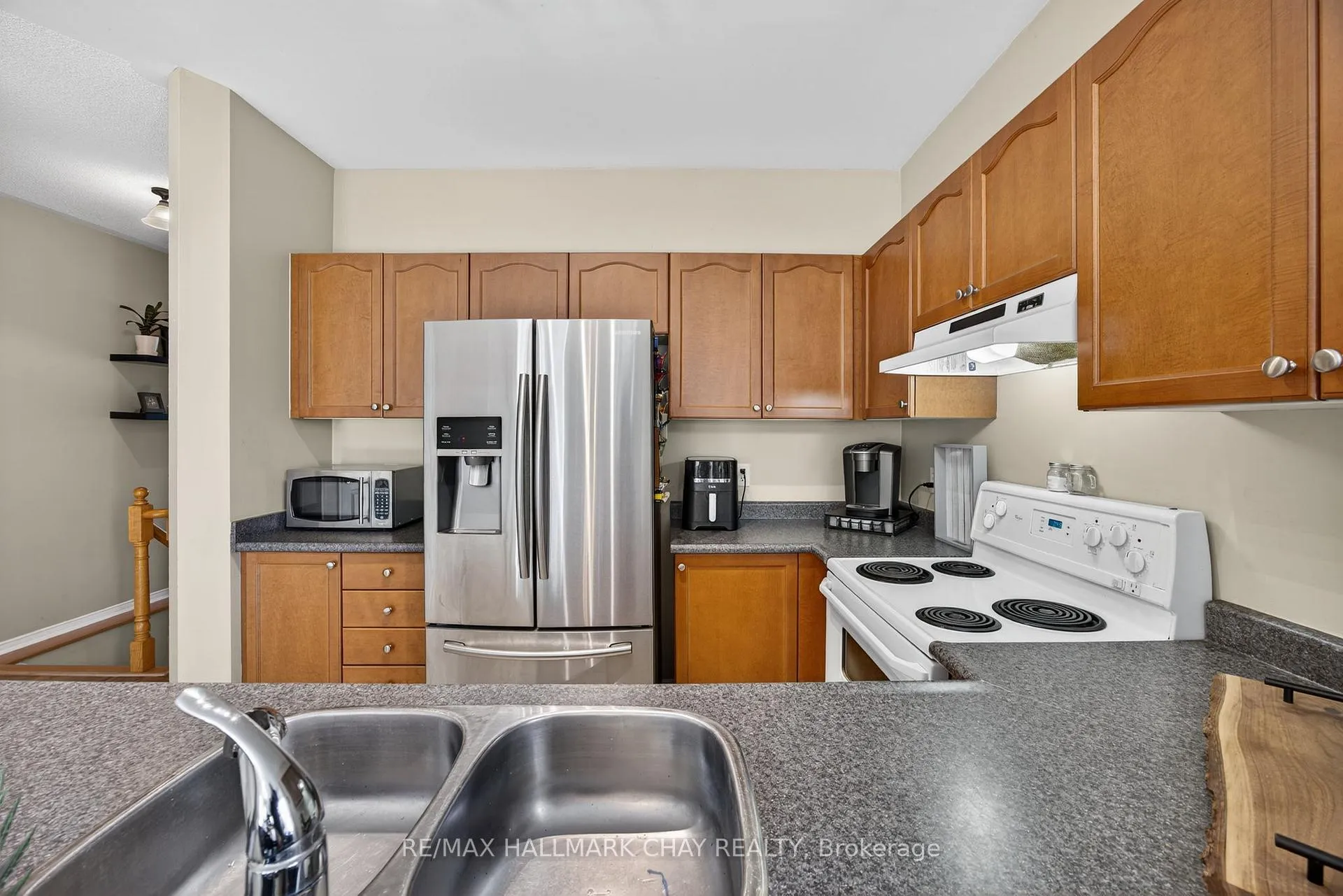 Photo 9 of 113 Tunbridge Road, Barrie, 400 East — HOMEH