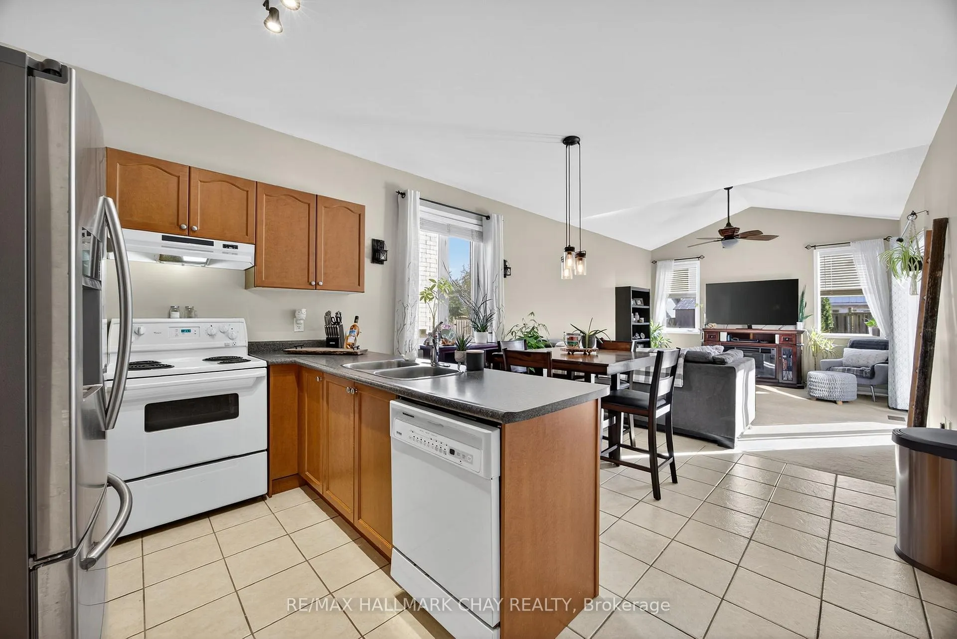 Photo 10 of 113 Tunbridge Road, Barrie, 400 East — HOMEH