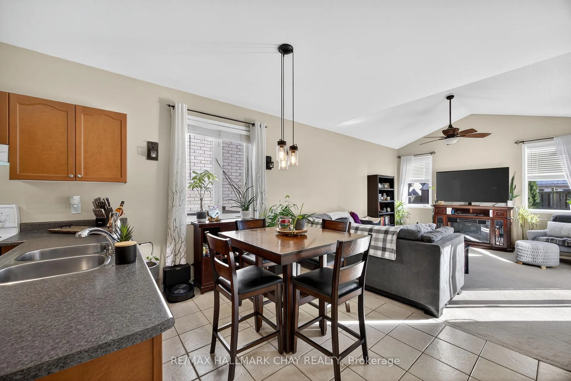 Photo 12 of 113 Tunbridge Road, Barrie, 400 East — HOMEH