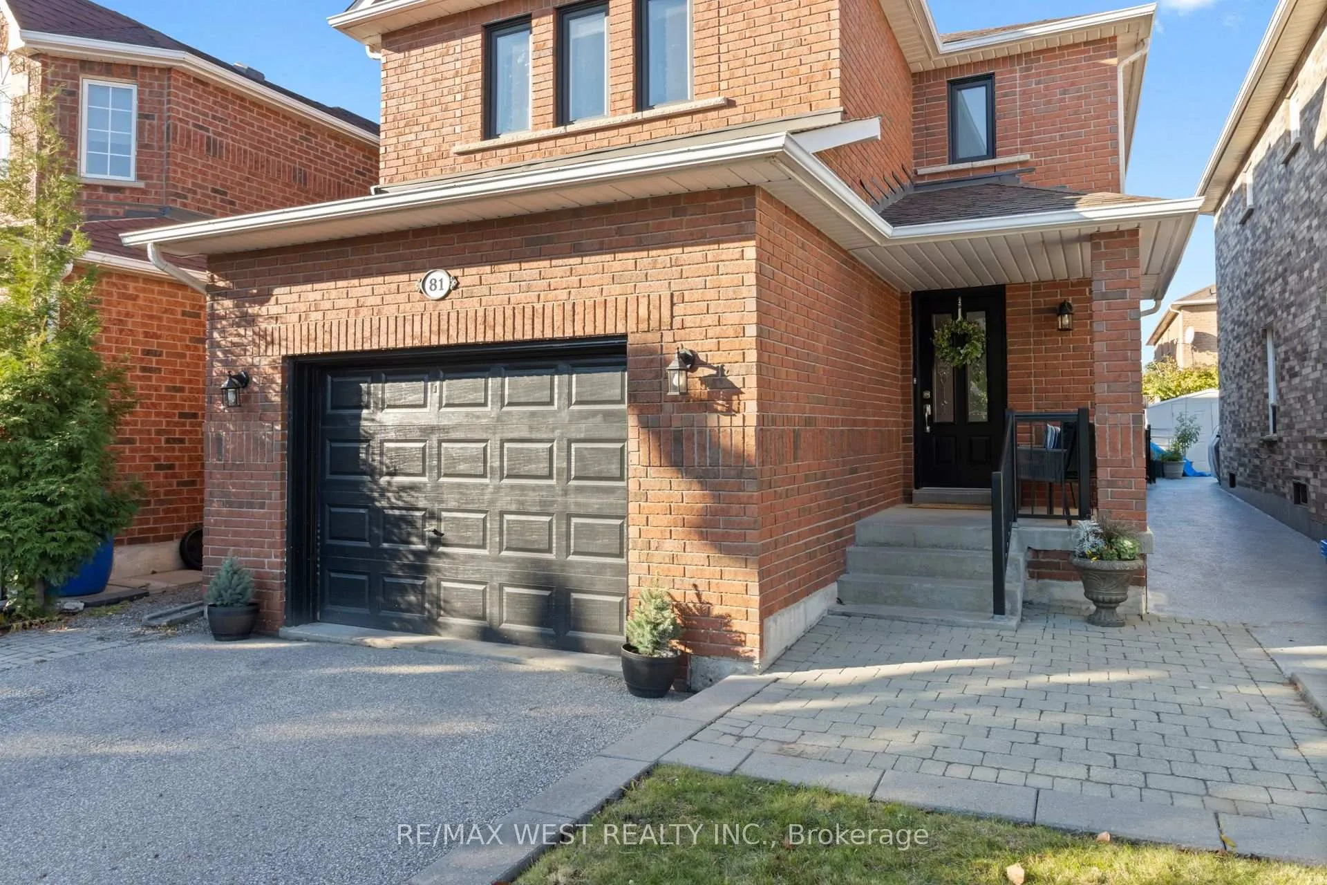 Photo 2 of 81 Purcell Crescent, Vaughan, Maple — HOMEH