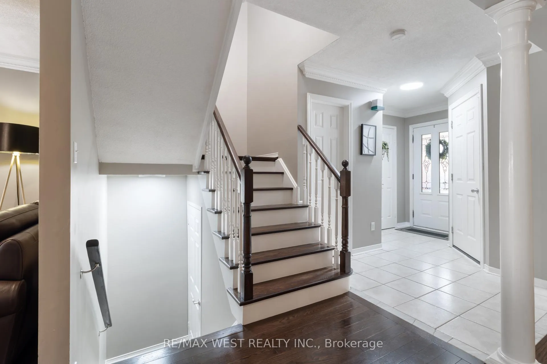 Photo 4 of 81 Purcell Crescent, Vaughan, Maple — HOMEH