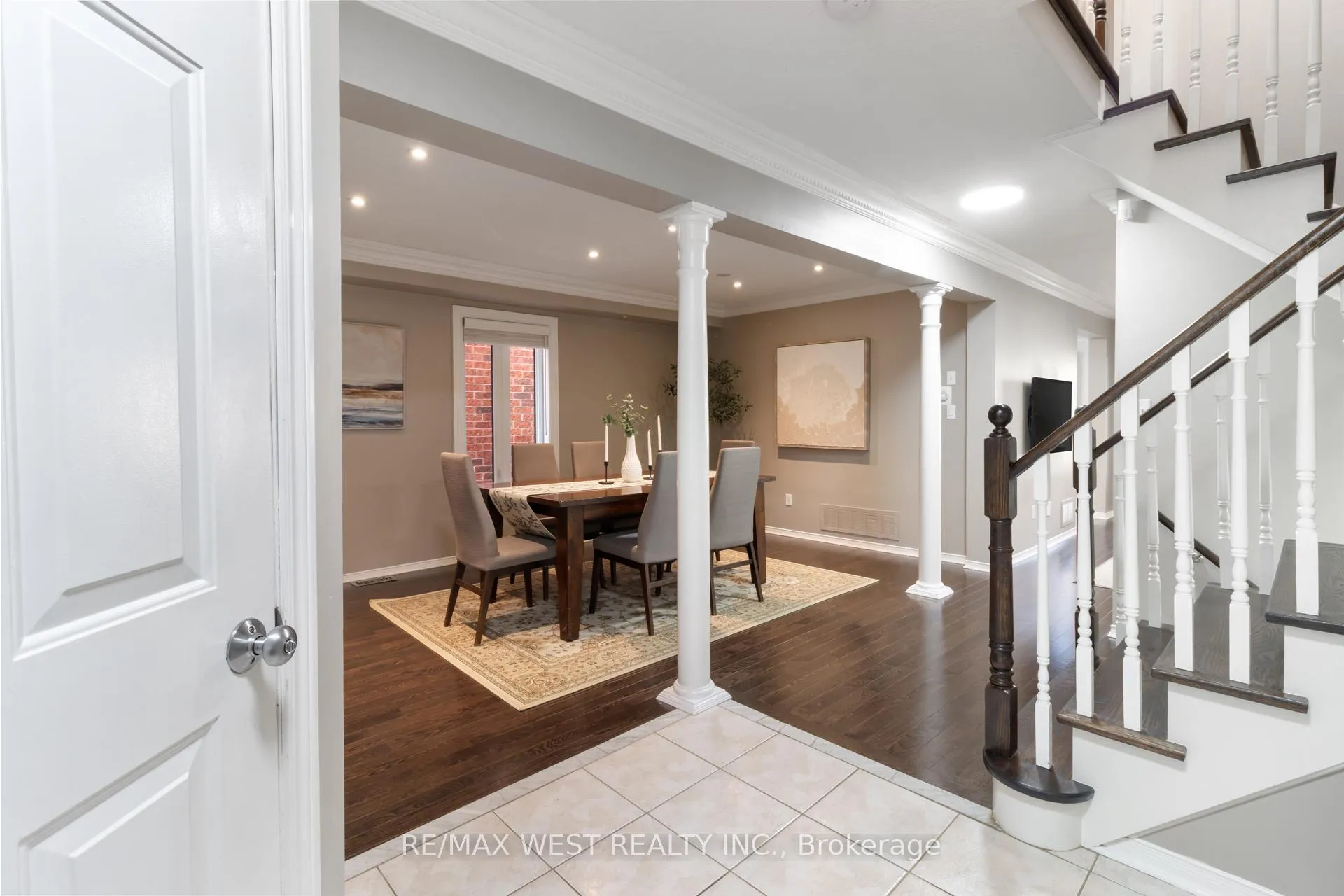 Photo 5 of 81 Purcell Crescent, Vaughan, Maple — HOMEH