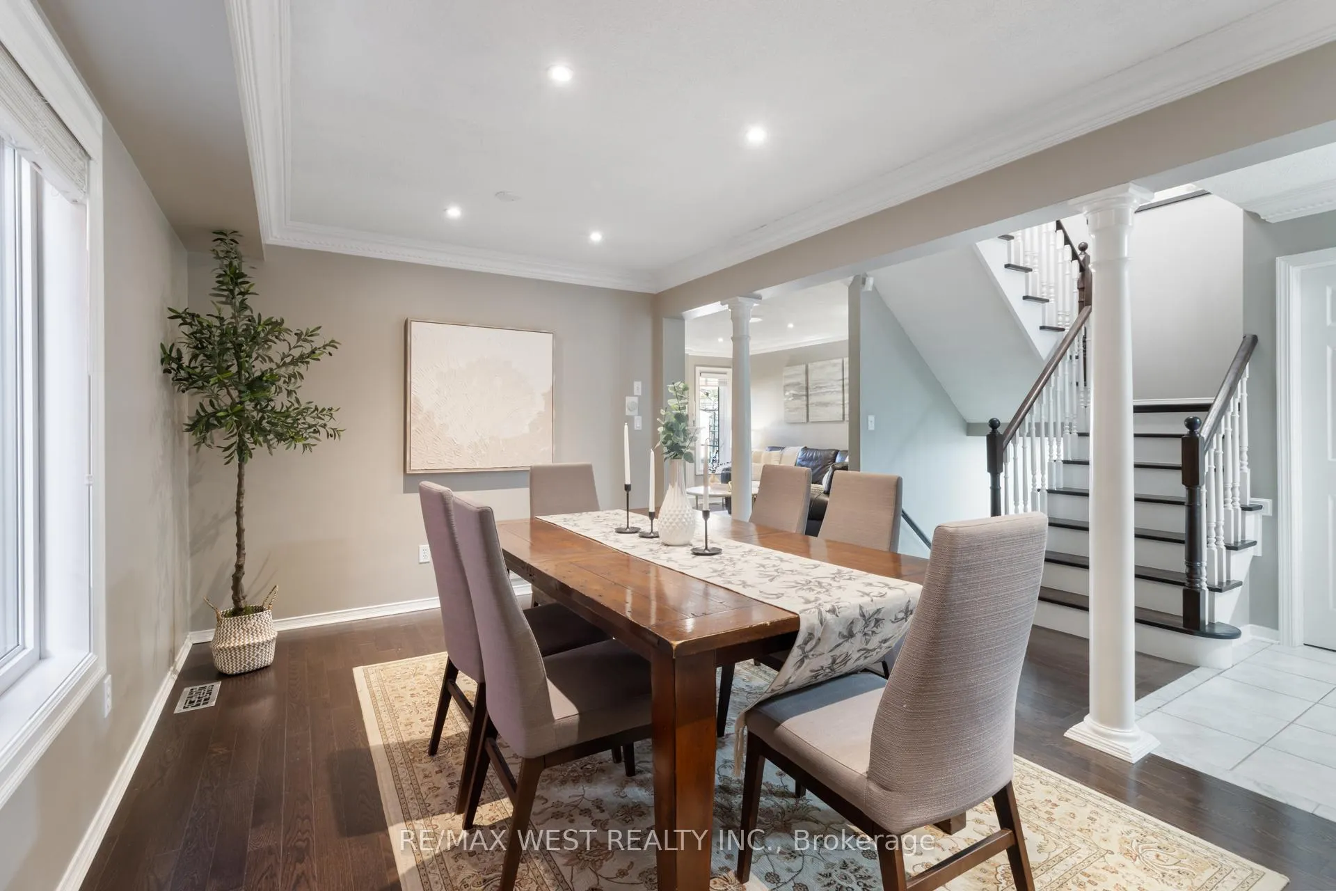 Photo 7 of 81 Purcell Crescent, Vaughan, Maple — HOMEH