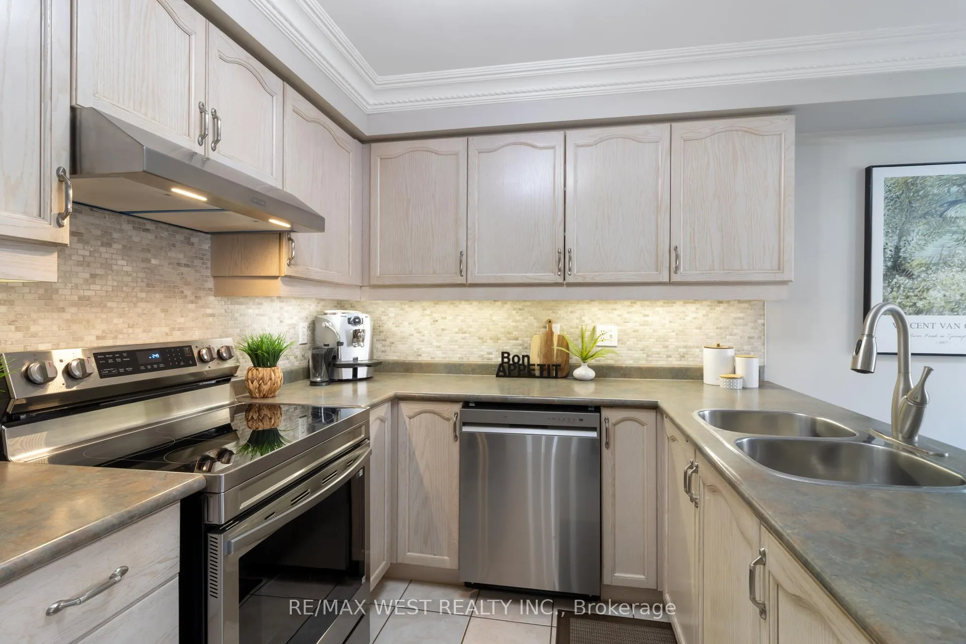 Photo 15 of 81 Purcell Crescent, Vaughan, Maple — HOMEH
