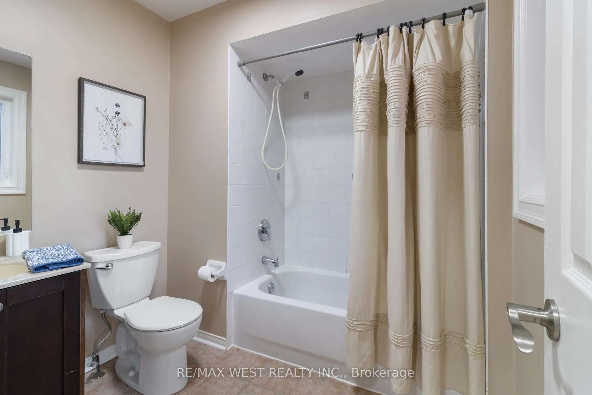 Photo 24 of 81 Purcell Crescent, Vaughan, Maple — HOMEH