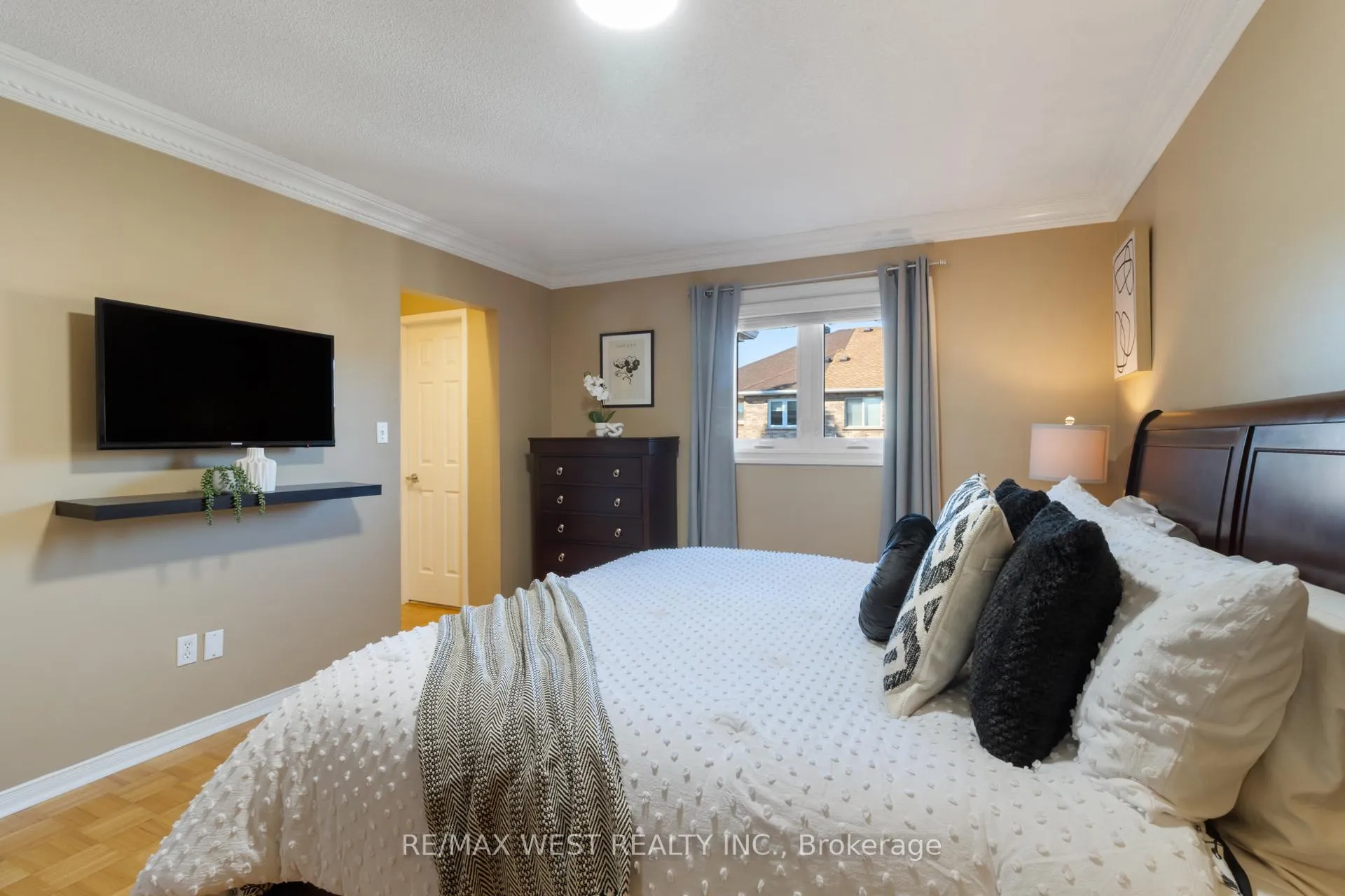 Photo 33 of 81 Purcell Crescent, Vaughan, Maple — HOMEH