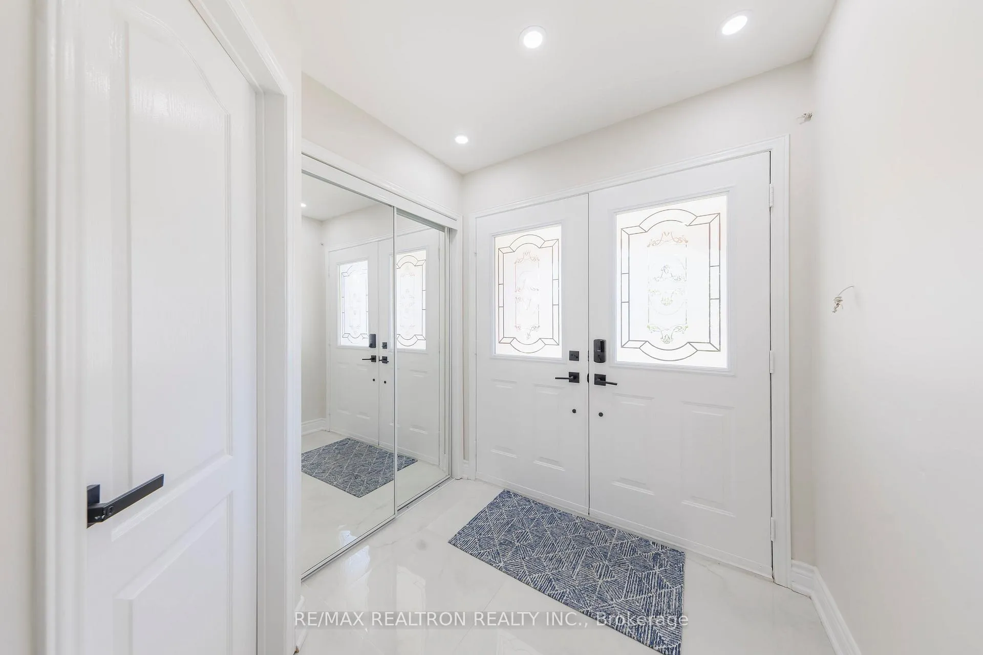 Photo 4 of 48 Briarcrest Drive, Markham, Berczy — HOMEH