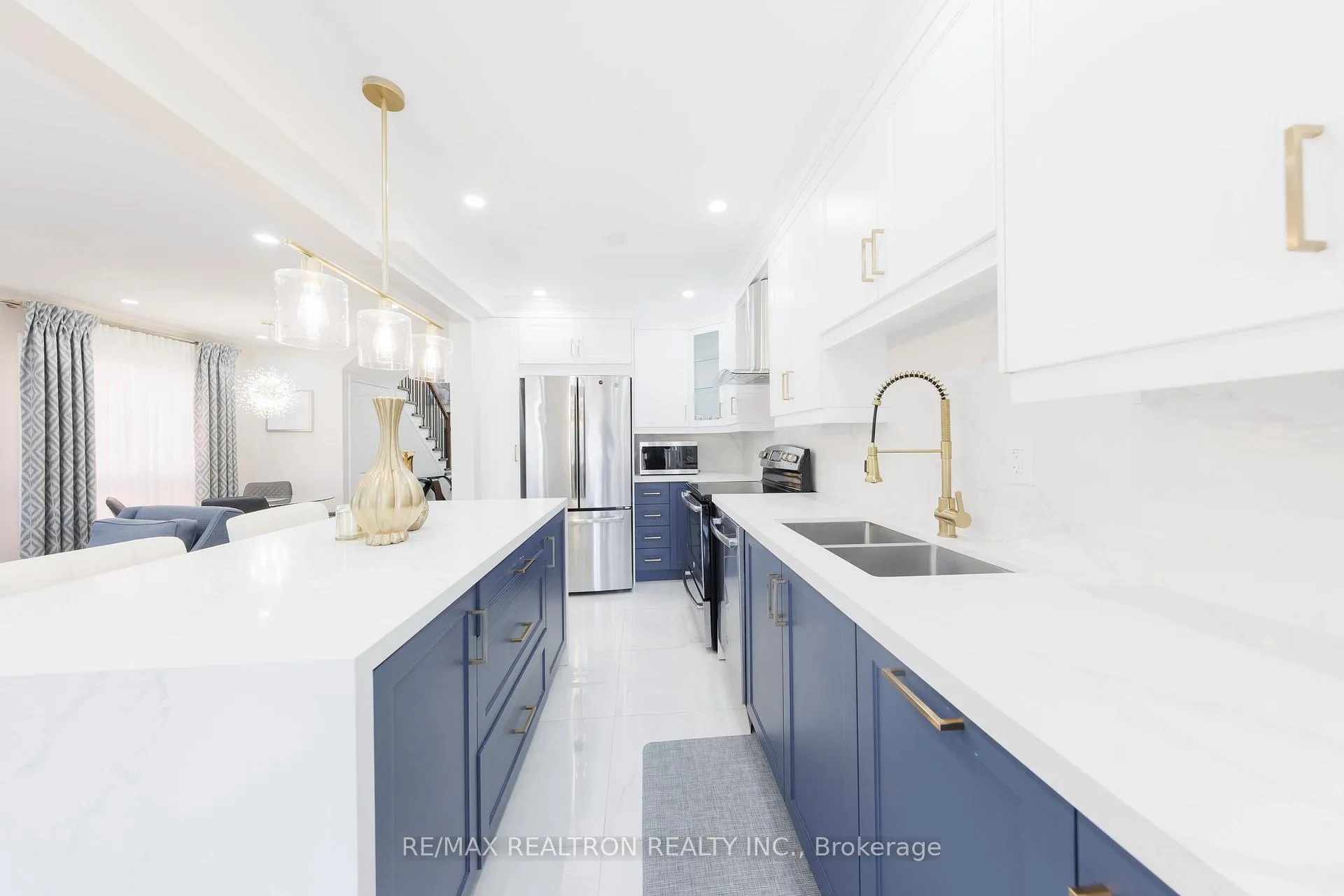 Photo 5 of 48 Briarcrest Drive, Markham, Berczy — HOMEH