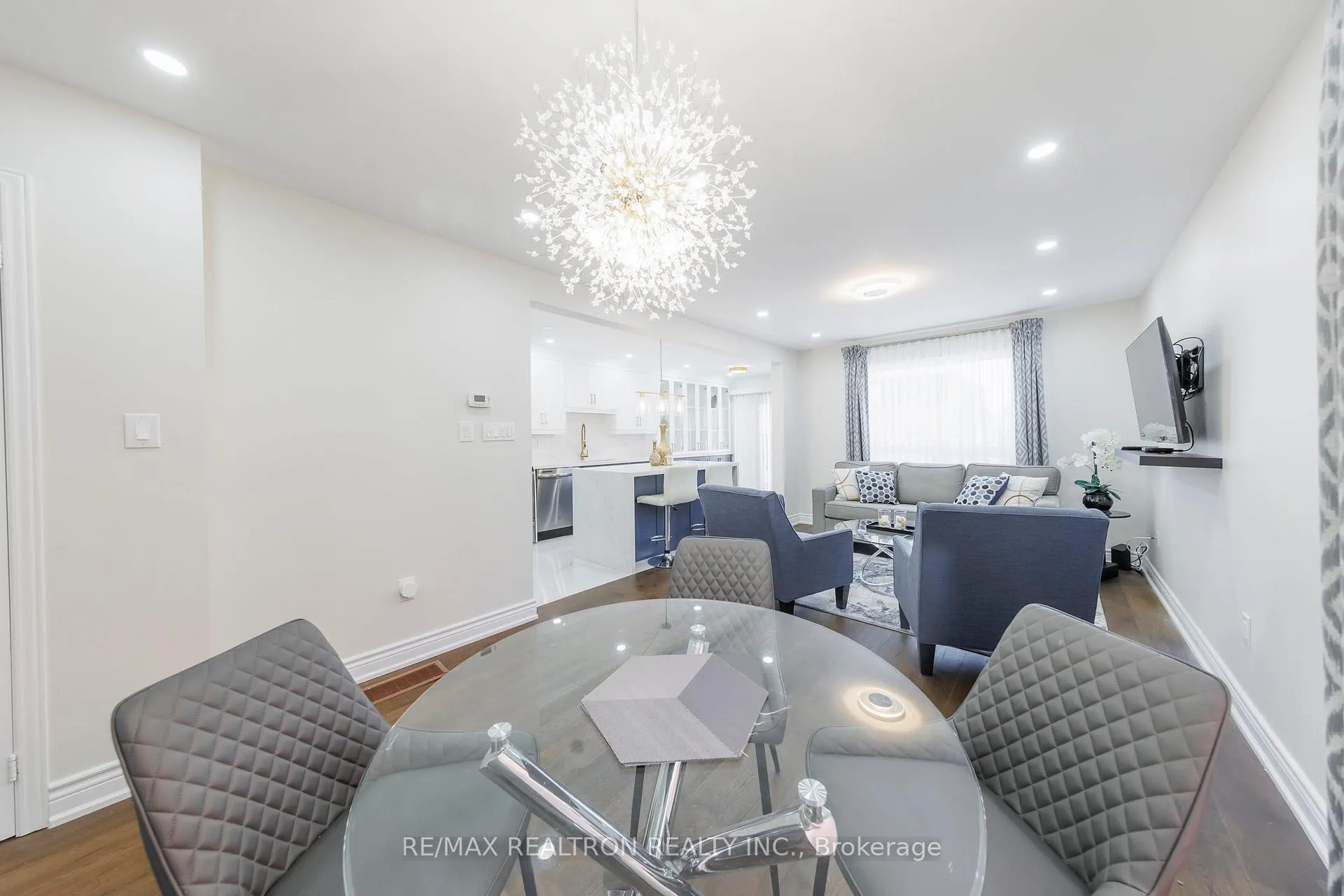 Photo 11 of 48 Briarcrest Drive, Markham, Berczy — HOMEH