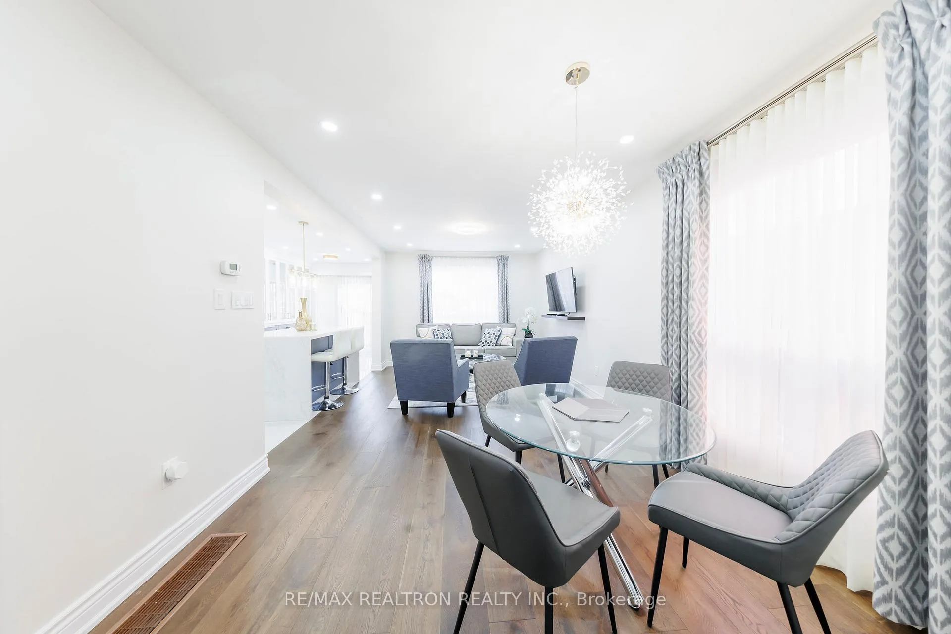 Photo 12 of 48 Briarcrest Drive, Markham, Berczy — HOMEH