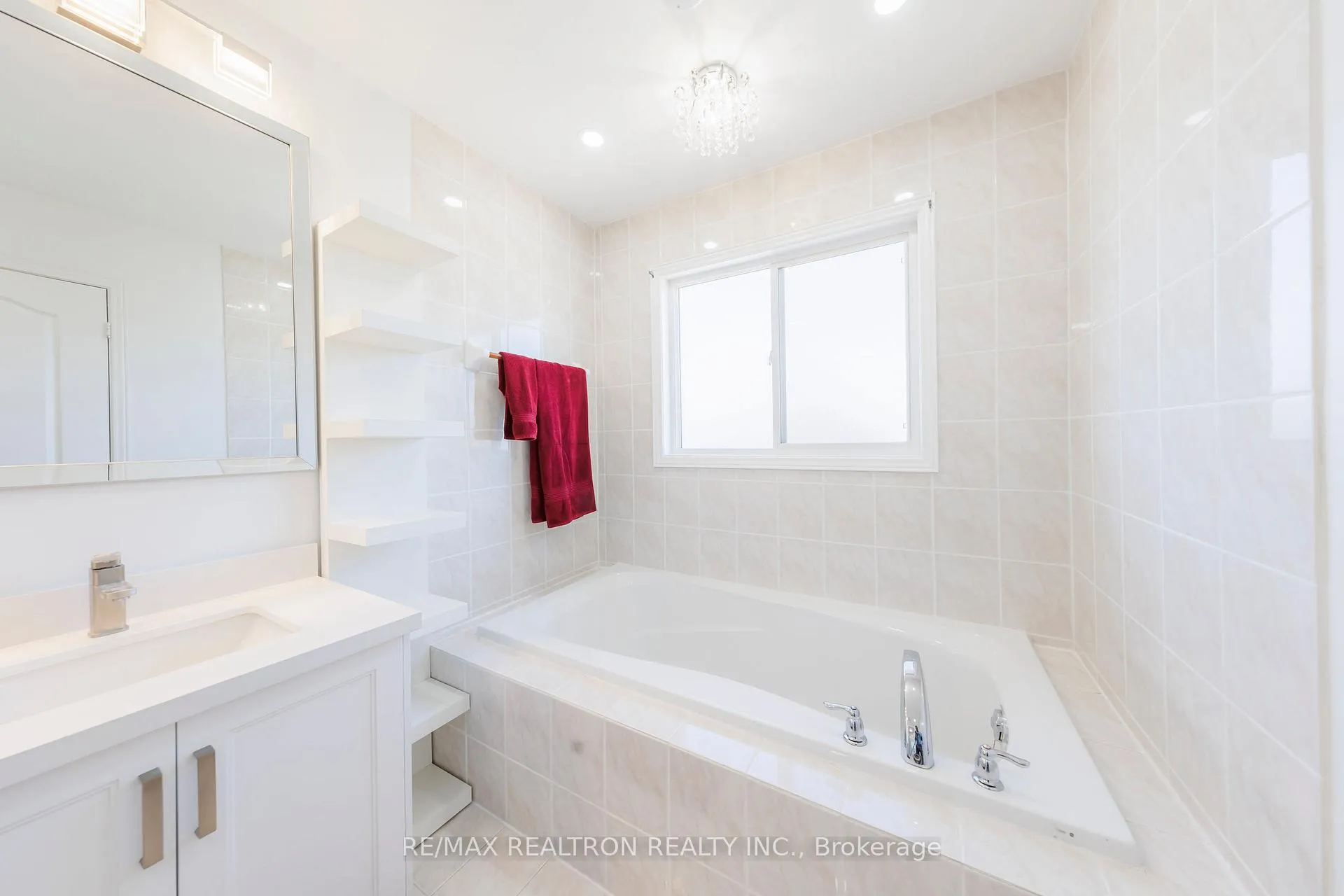 Photo 18 of 48 Briarcrest Drive, Markham, Berczy — HOMEH