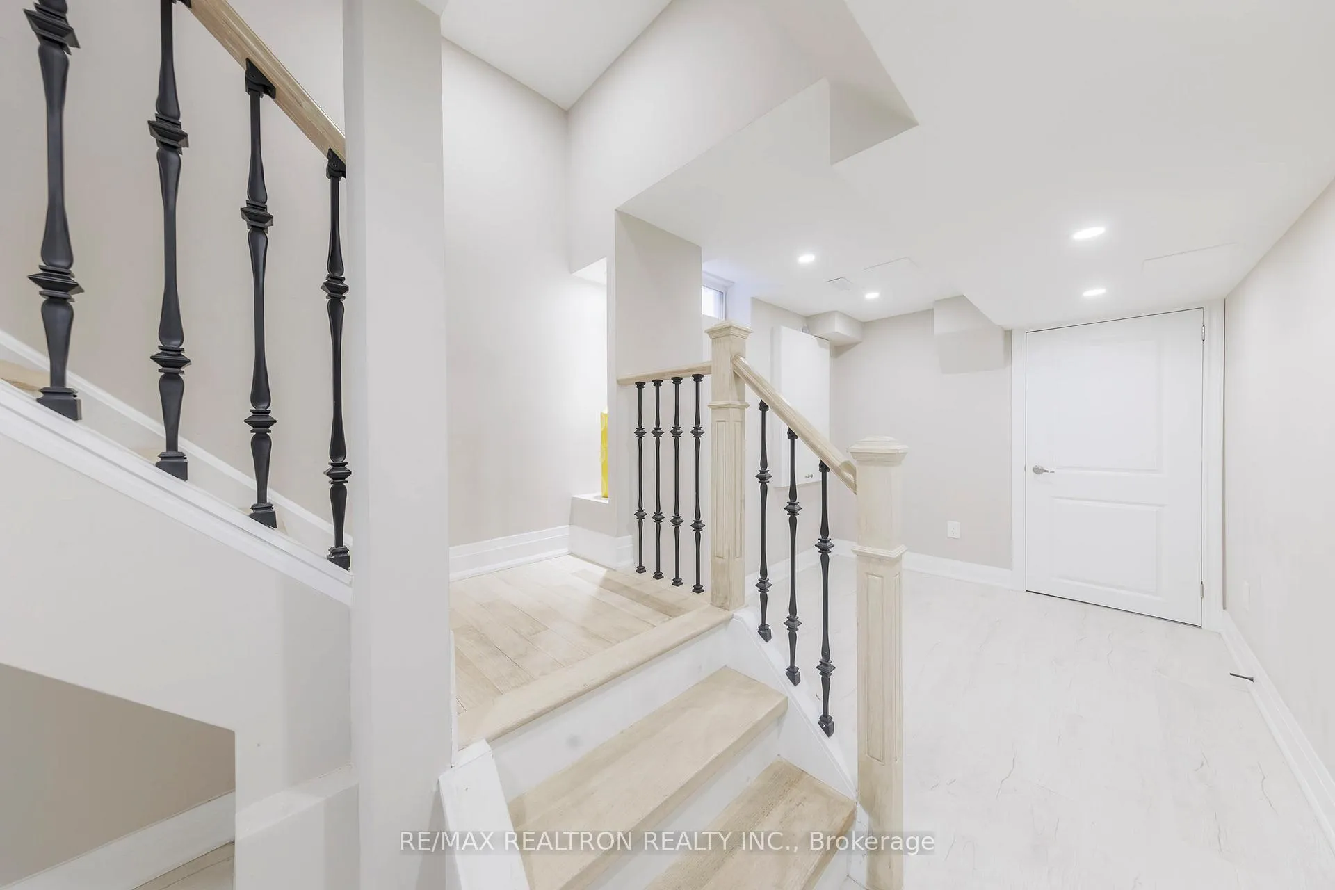 Photo 27 of 48 Briarcrest Drive, Markham, Berczy — HOMEH