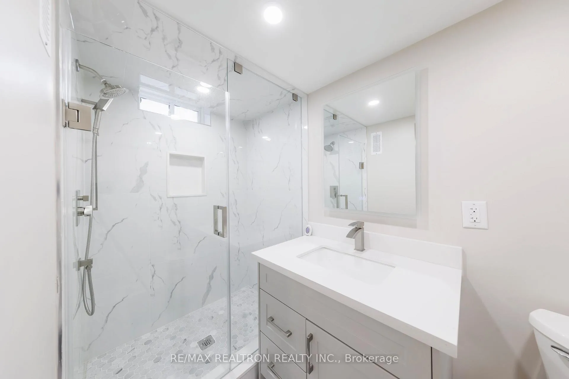 Photo 34 of 48 Briarcrest Drive, Markham, Berczy — HOMEH