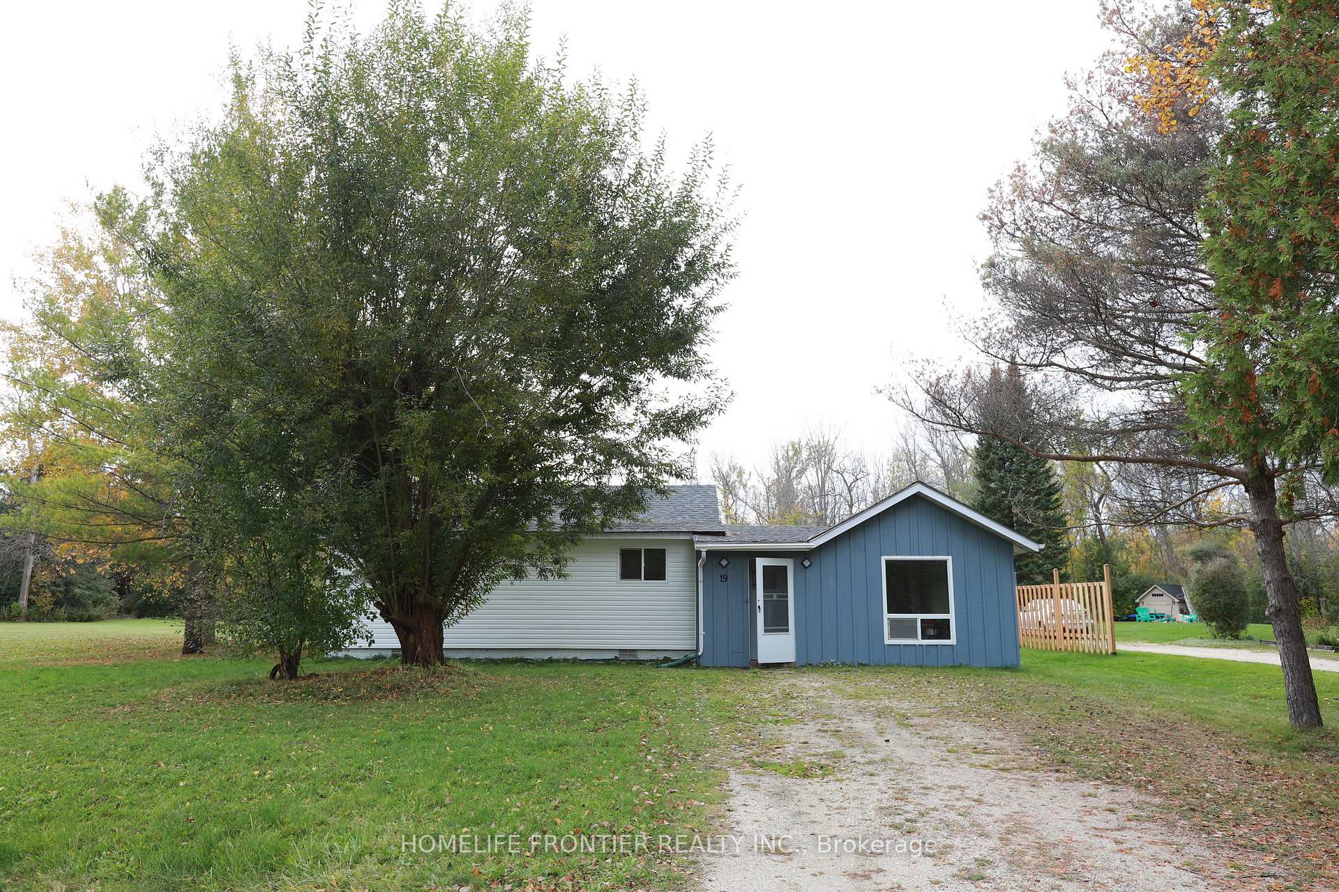 Photo 1 of 19 Betty Boulevard, Wasaga Beach — HOMEH