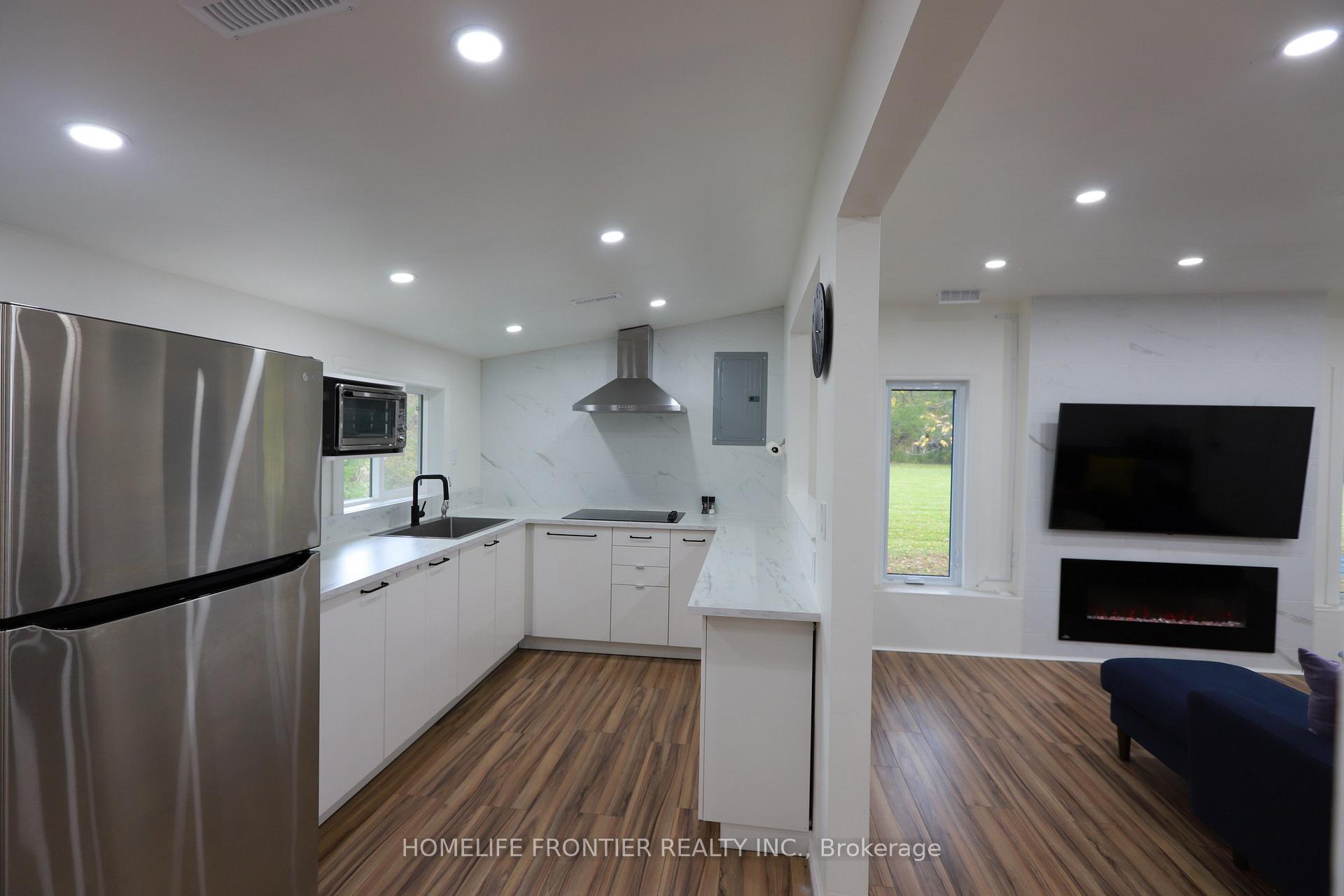 Photo 3 of 19 Betty Boulevard, Wasaga Beach — HOMEH