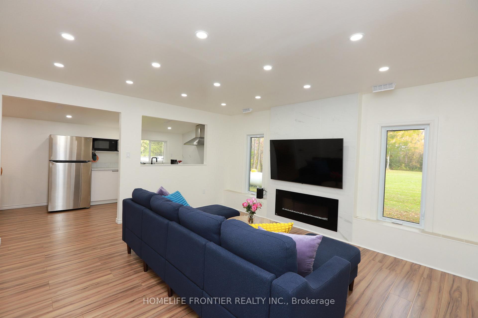 Photo 4 of 19 Betty Boulevard, Wasaga Beach — HOMEH