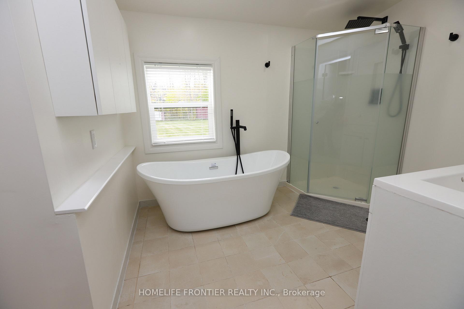 Photo 8 of 19 Betty Boulevard, Wasaga Beach — HOMEH
