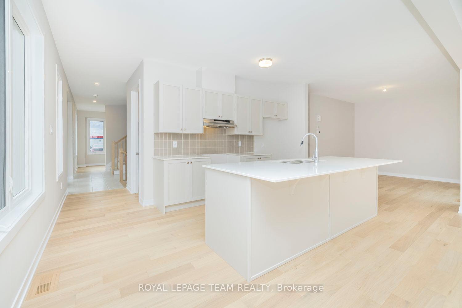 Photo 10 of 296 Sapling Grove, Ottawa, Barrhaven - Heritage Park — HOMEH