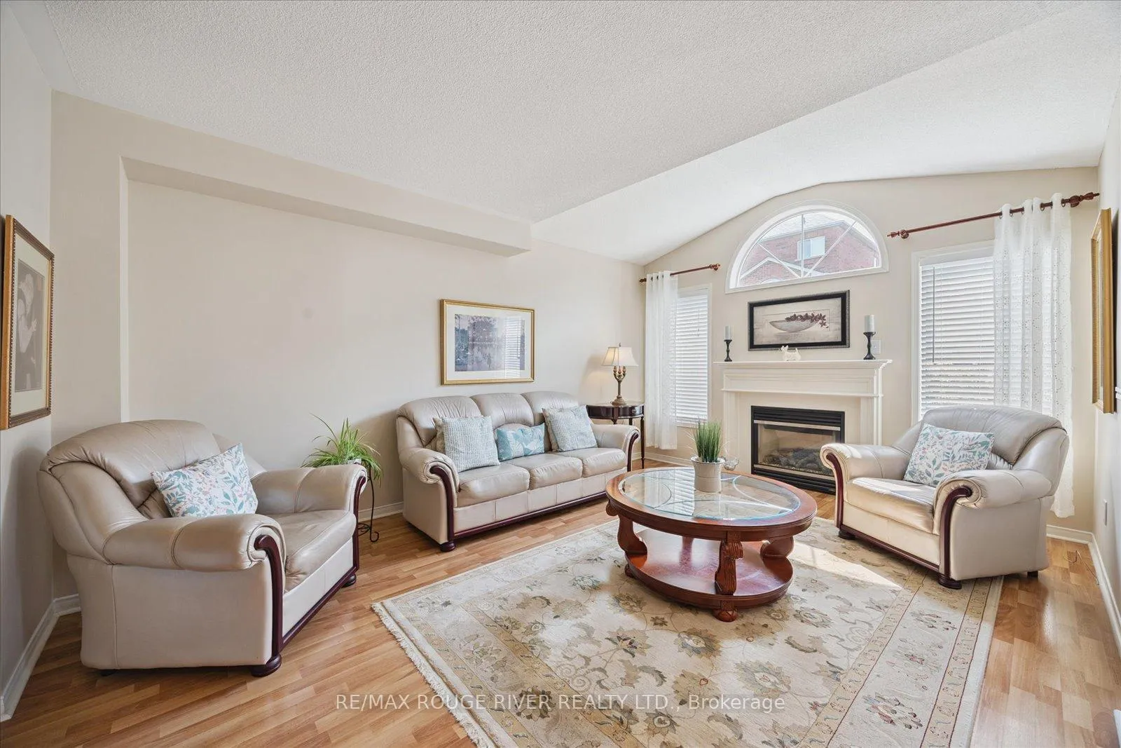 Photo 4 of 81 Vanguard Drive, Whitby, Brooklin — HOMEH