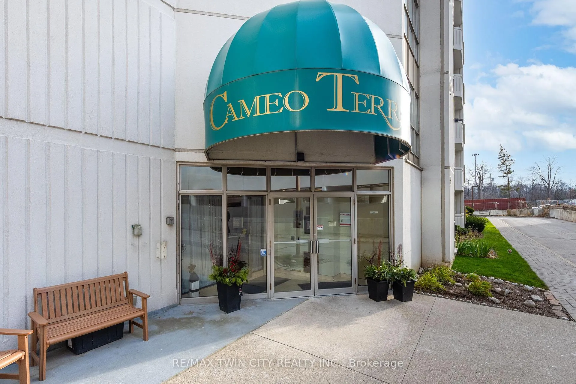 Photo 2 of Unit 508, 3267 King St. Street E, Kitchener — HOMEH