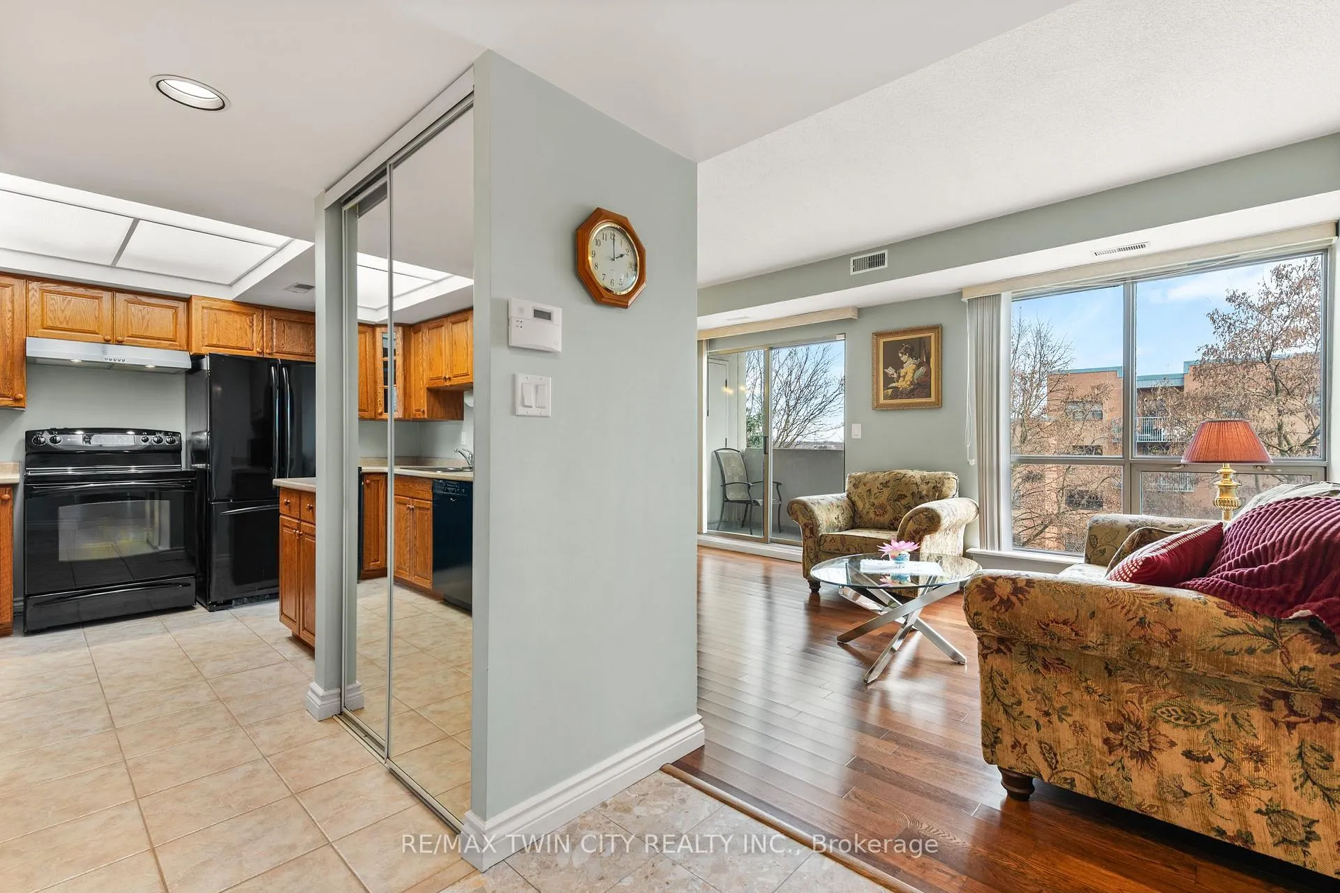 Photo 5 of Unit 508, 3267 King St. Street E, Kitchener — HOMEH