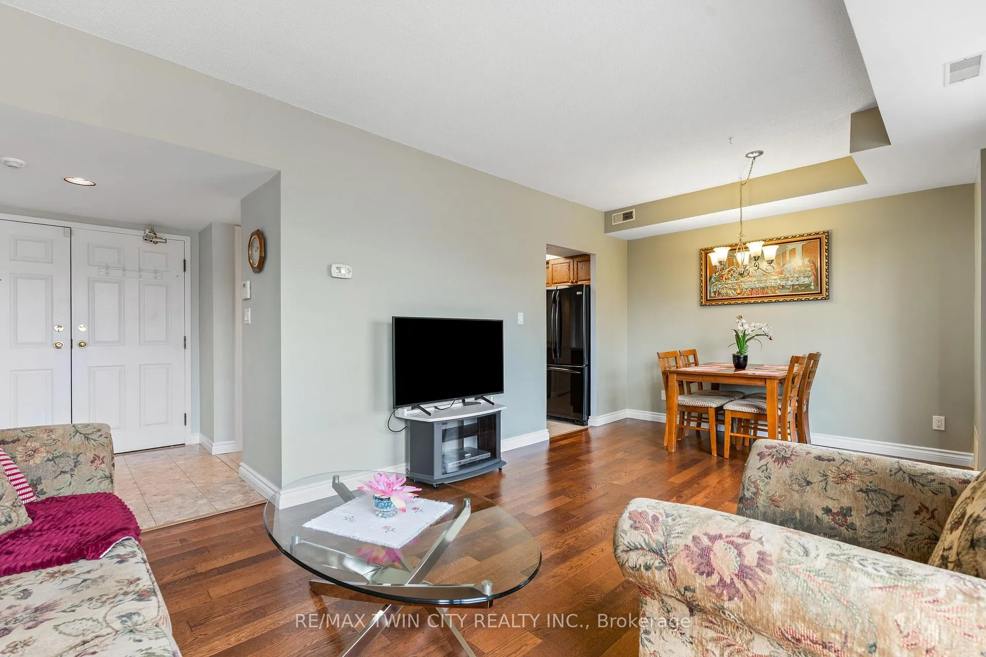 Photo 7 of Unit 508, 3267 King St. Street E, Kitchener — HOMEH
