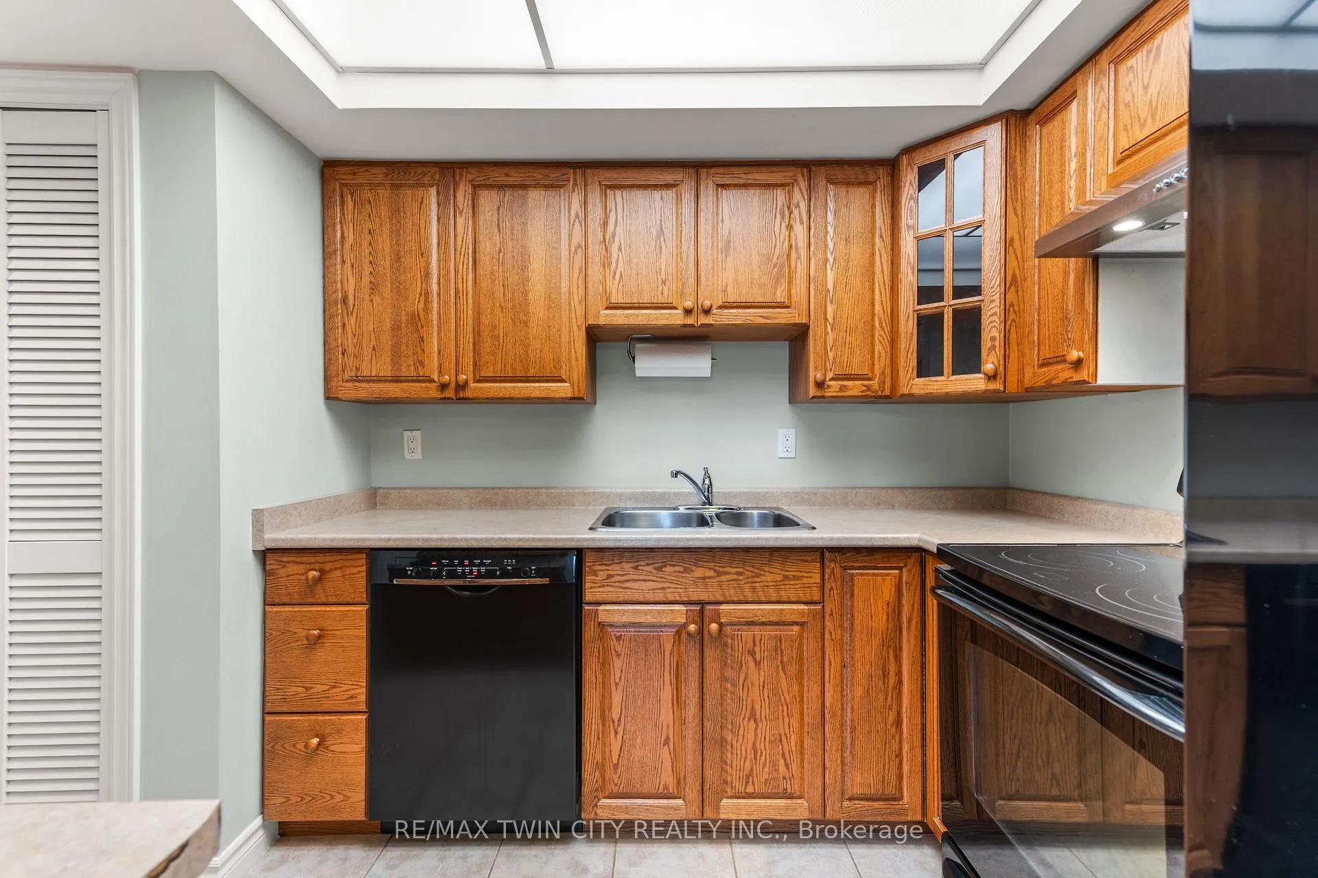 Photo 9 of Unit 508, 3267 King St. Street E, Kitchener — HOMEH