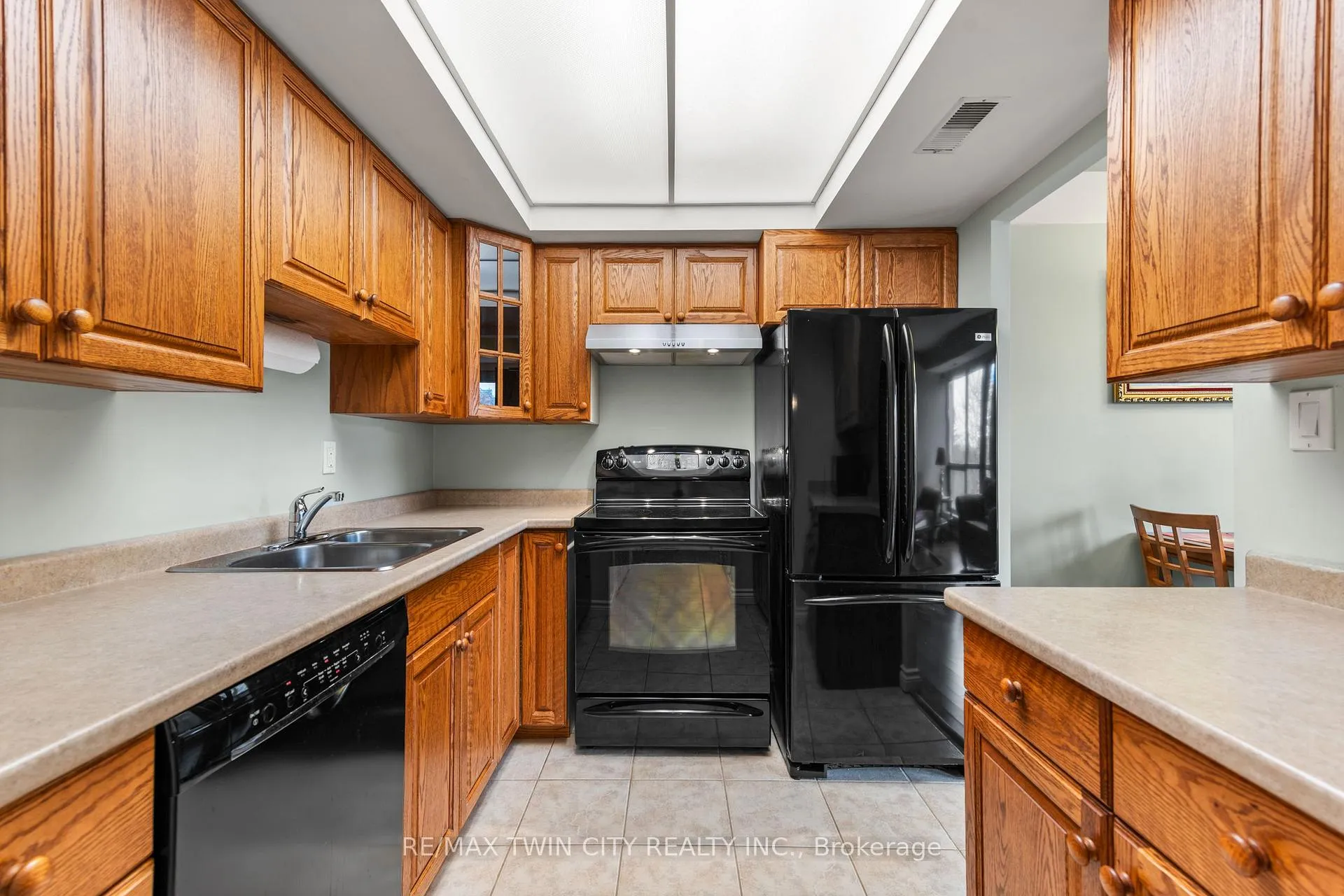 Photo 10 of Unit 508, 3267 King St. Street E, Kitchener — HOMEH