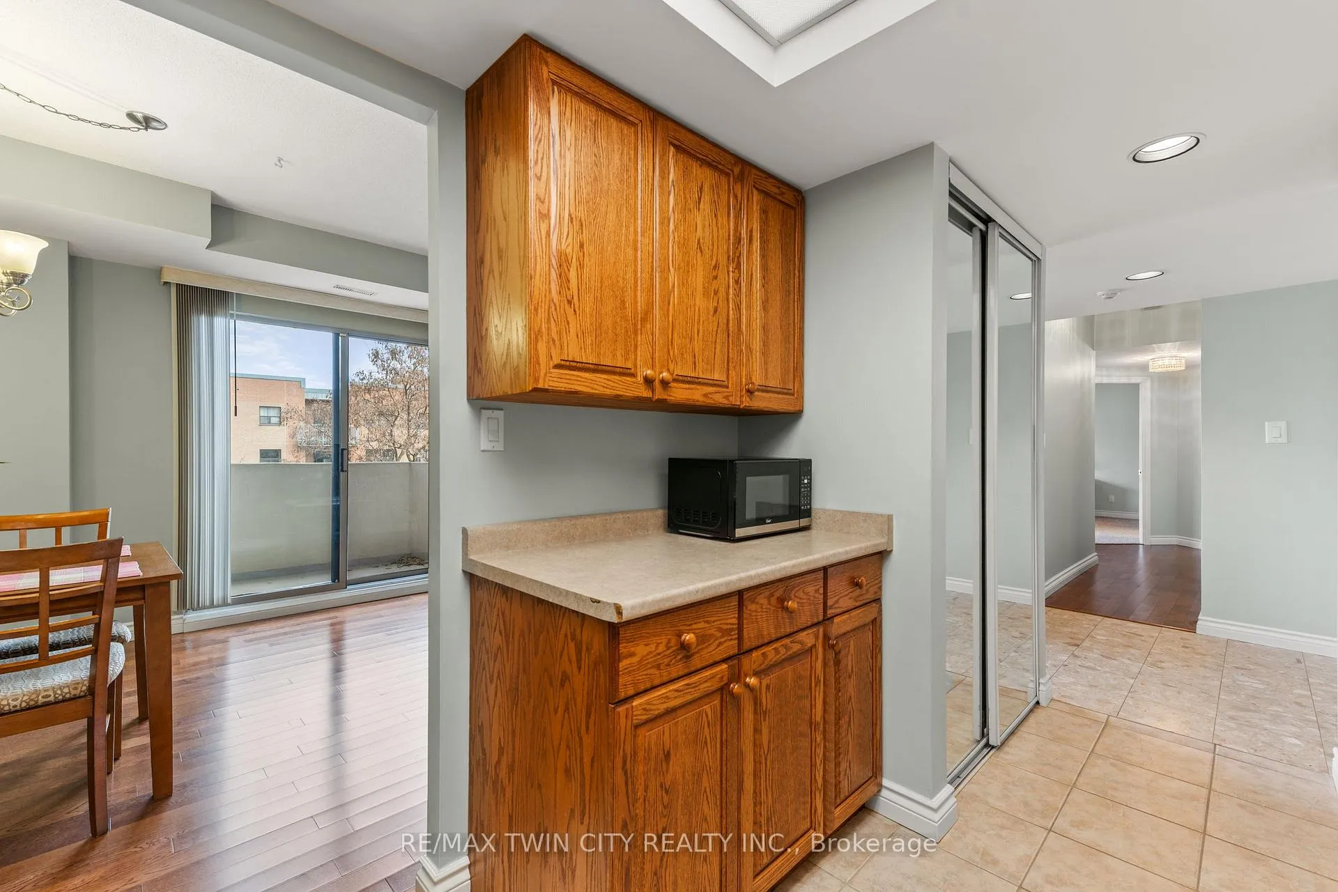 Photo 13 of Unit 508, 3267 King St. Street E, Kitchener — HOMEH