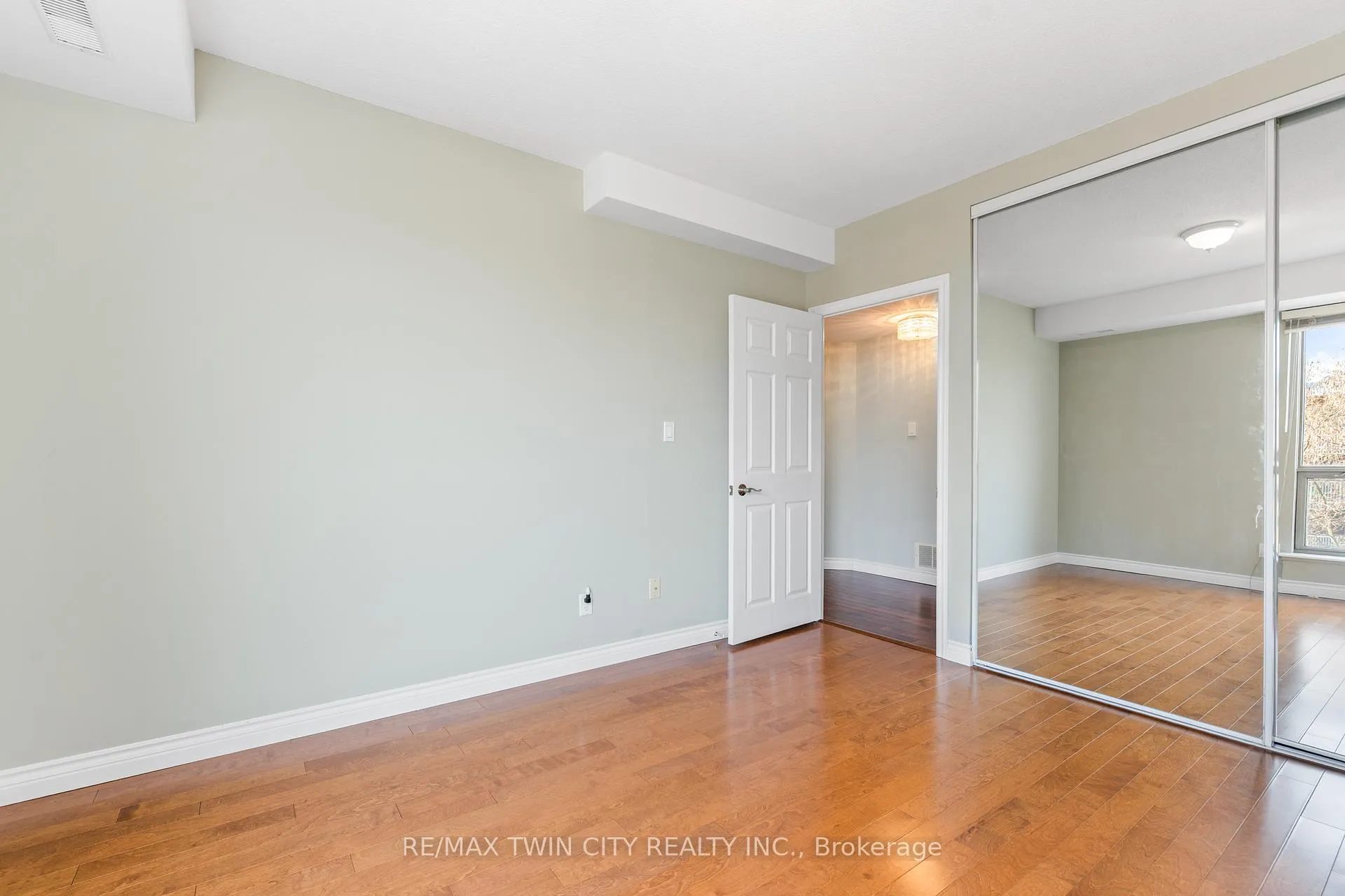 Photo 26 of Unit 508, 3267 King St. Street E, Kitchener — HOMEH