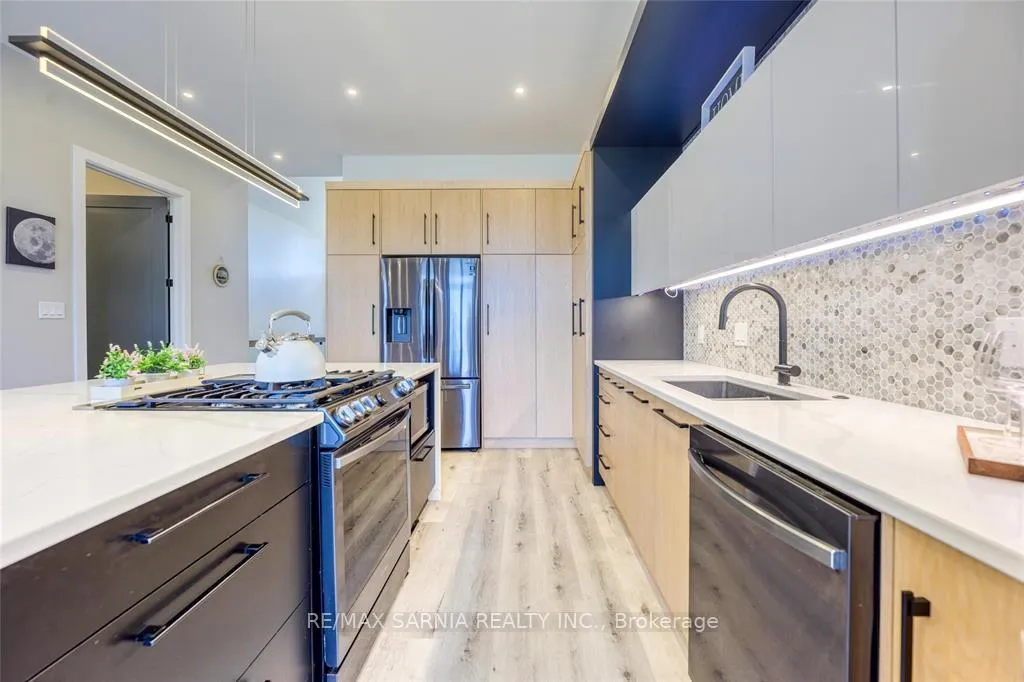 Photo 8 of 616 Mead Boulevard, Sarnia — HOMEH