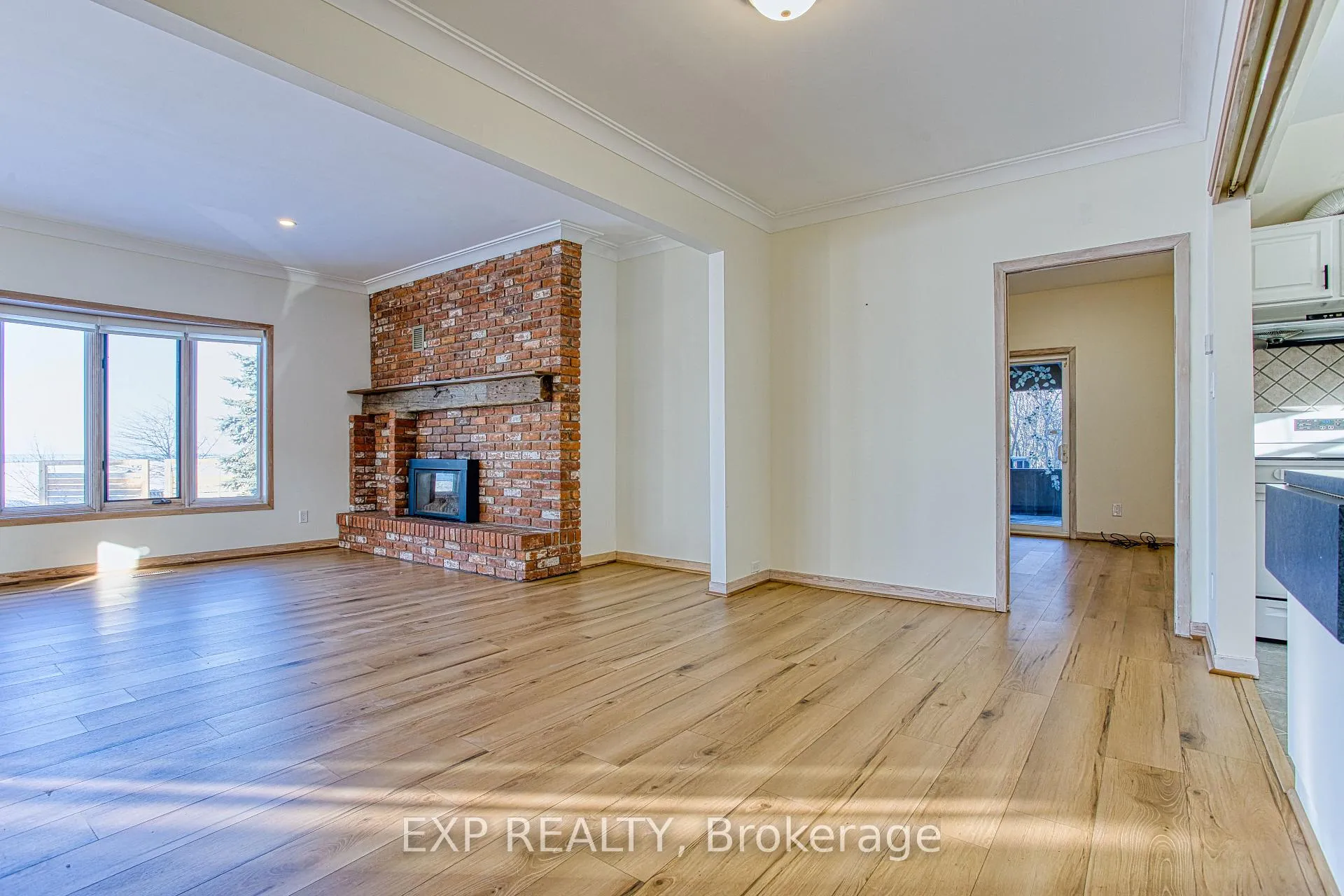 Photo 9 of 98 Creanona Boulevard, Hamilton, Winona Park — HOMEH