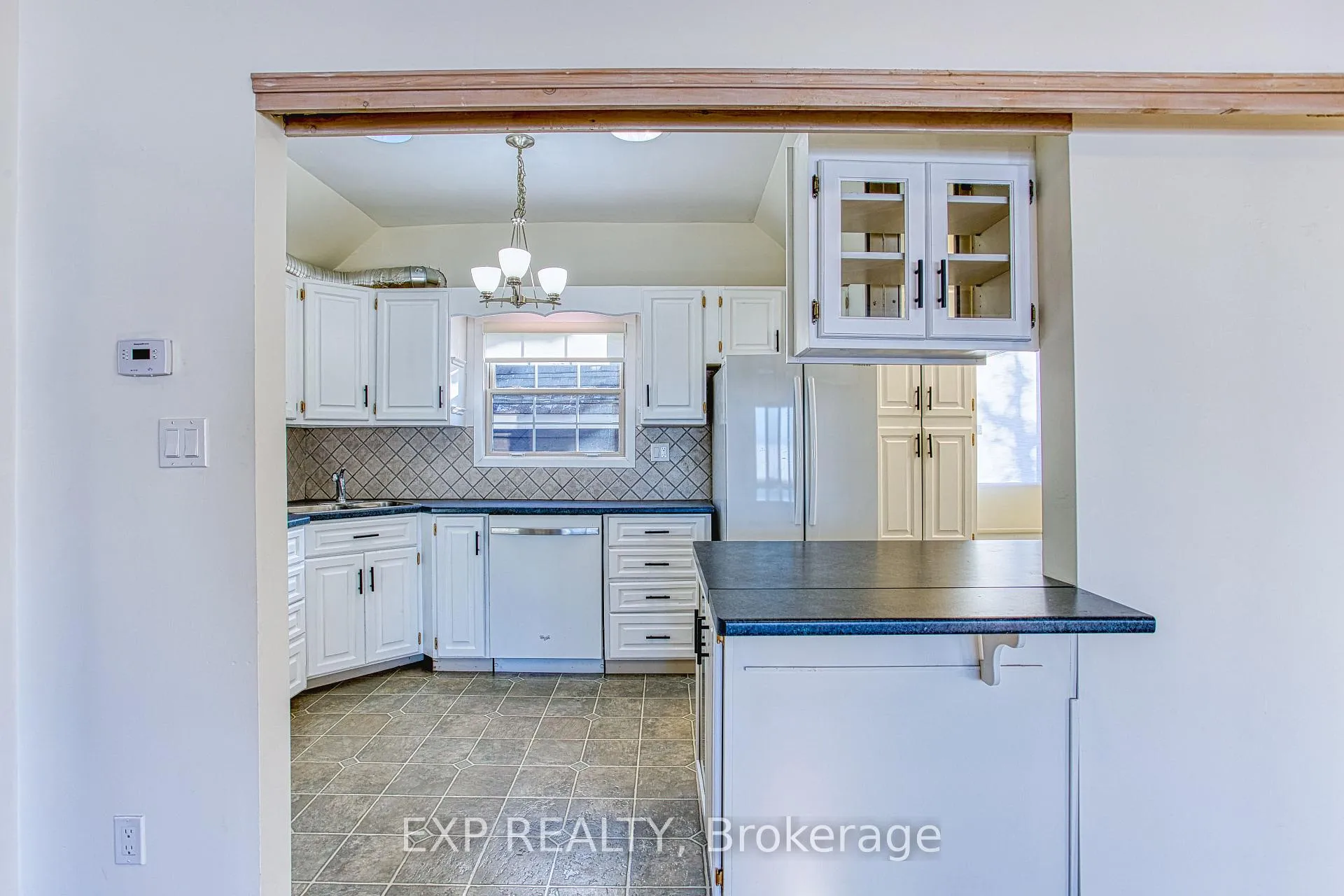 Photo 12 of 98 Creanona Boulevard, Hamilton, Winona Park — HOMEH