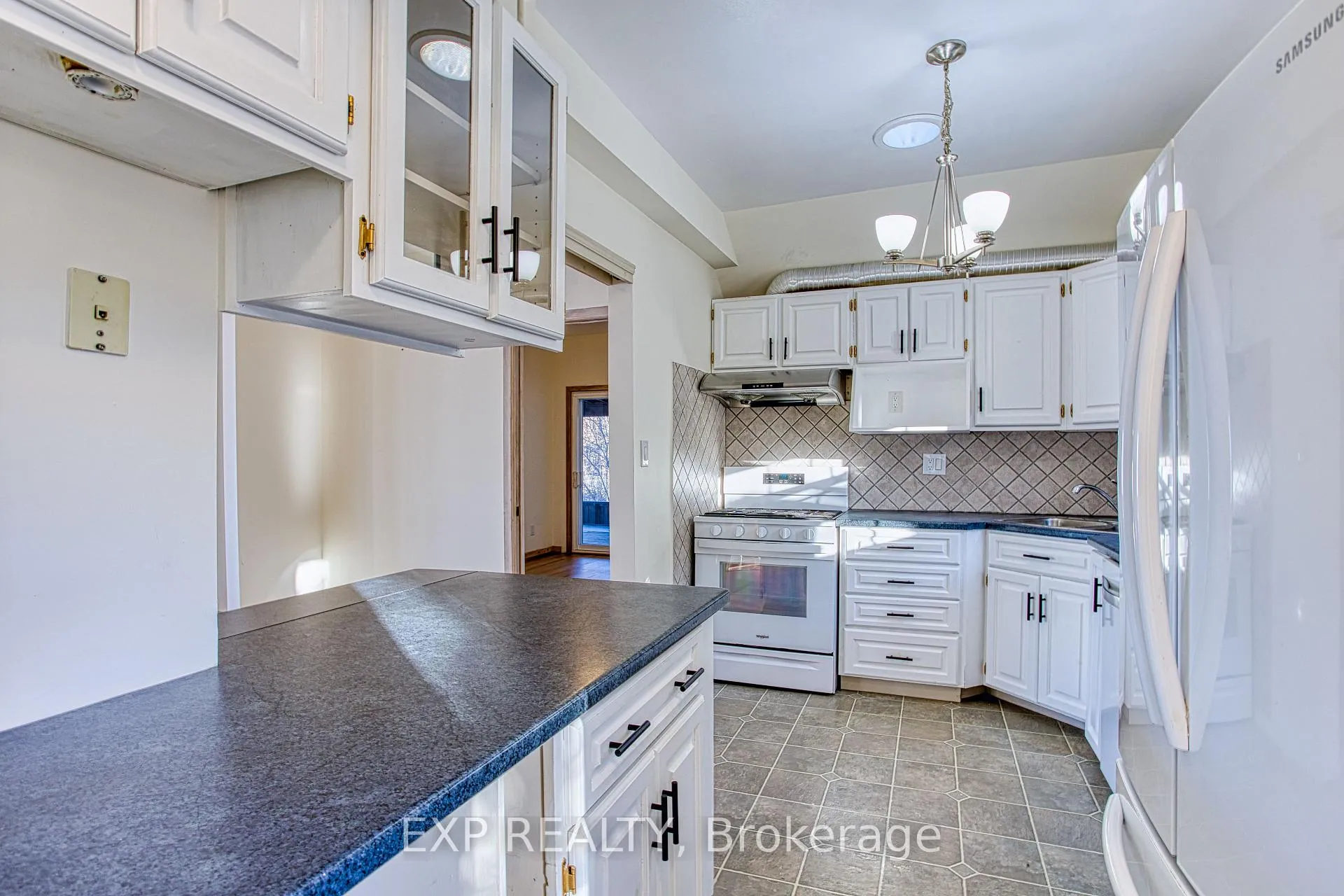 Photo 17 of 98 Creanona Boulevard, Hamilton, Winona Park — HOMEH