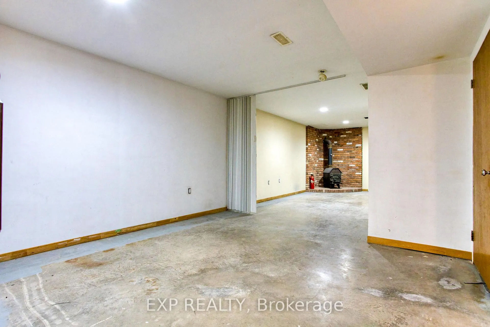 Photo 29 of 98 Creanona Boulevard, Hamilton, Winona Park — HOMEH