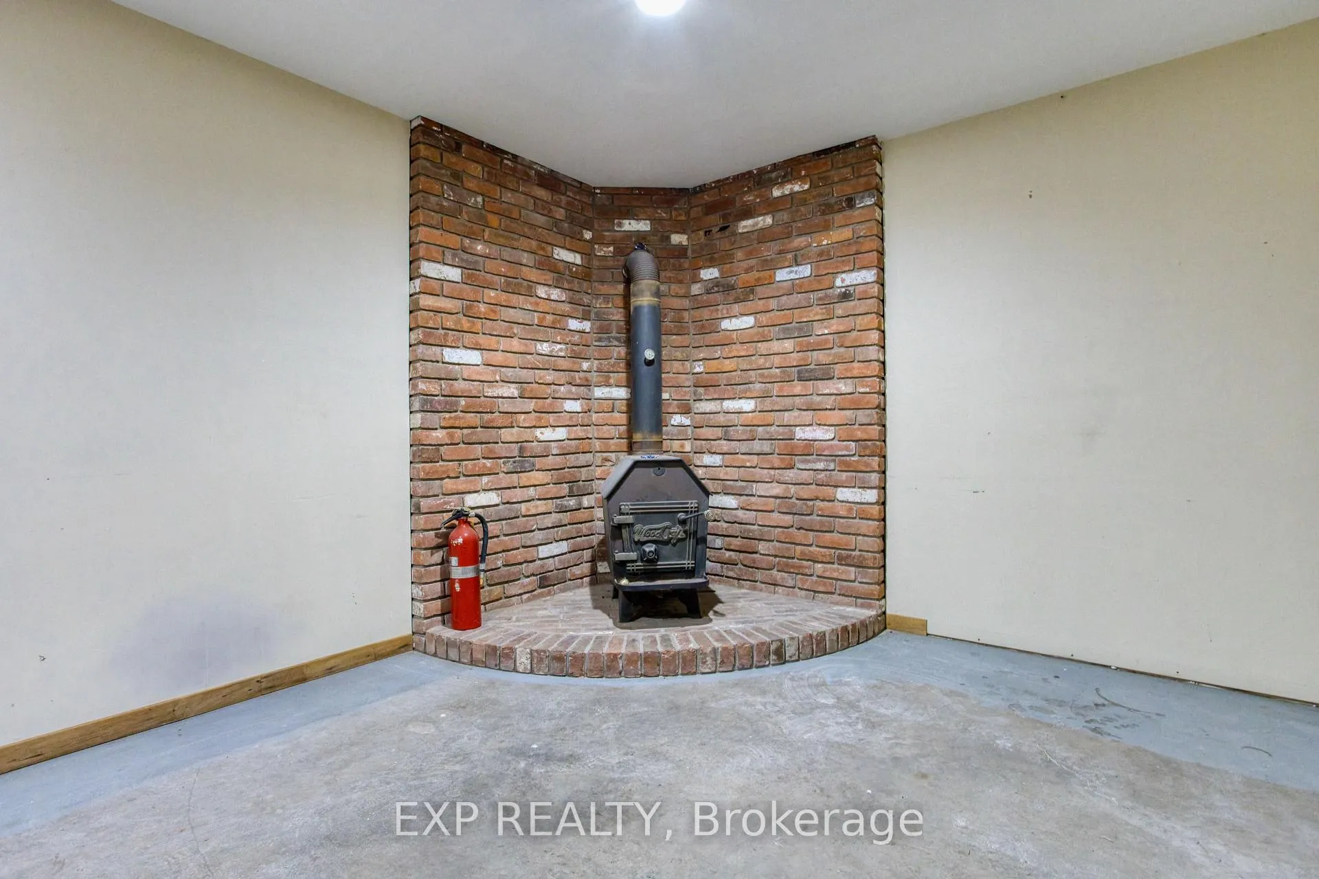 Photo 31 of 98 Creanona Boulevard, Hamilton, Winona Park — HOMEH