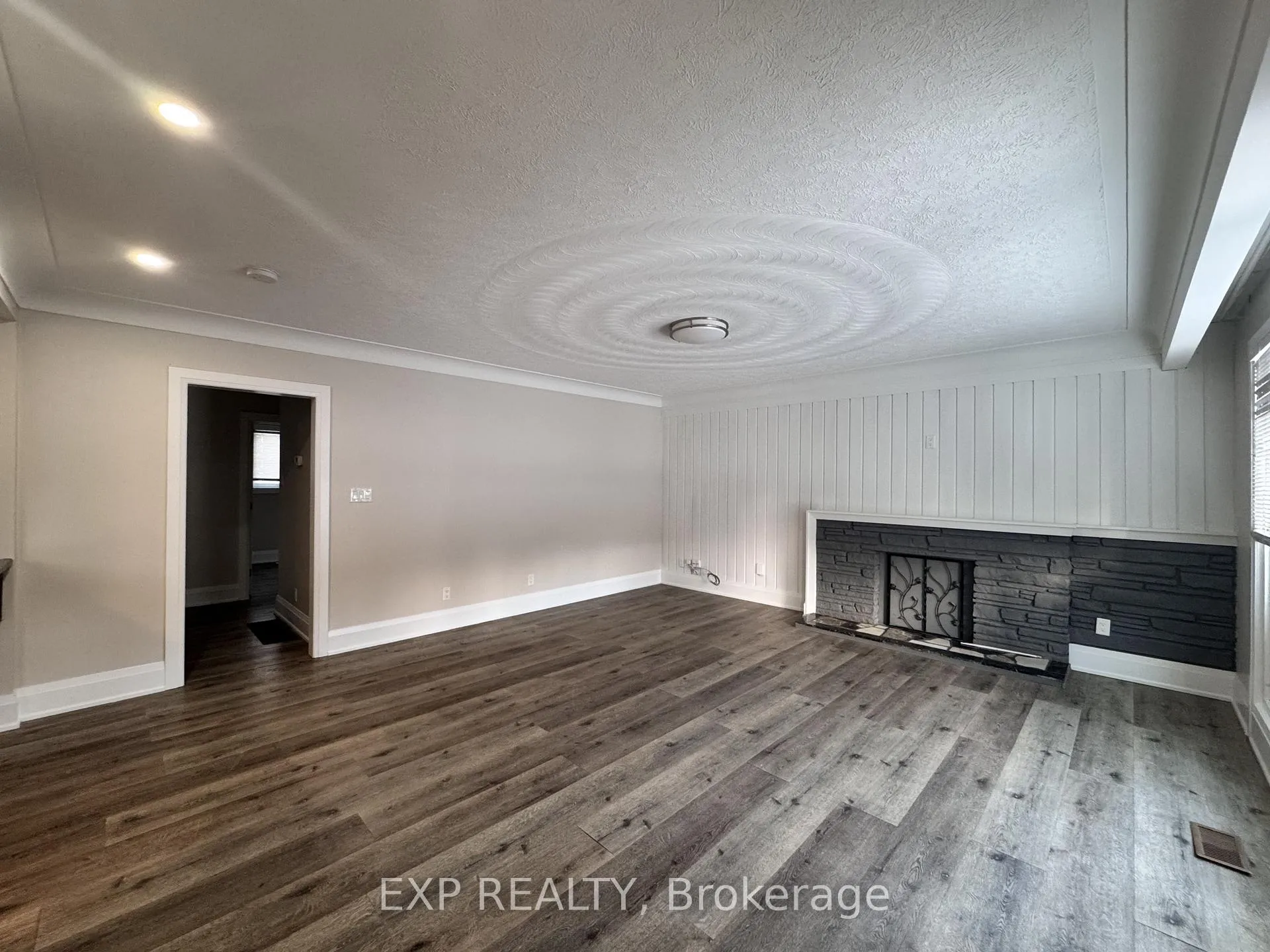 Photo 2 of 324 West 5TH Street, Hamilton, Buchanan — HOMEH