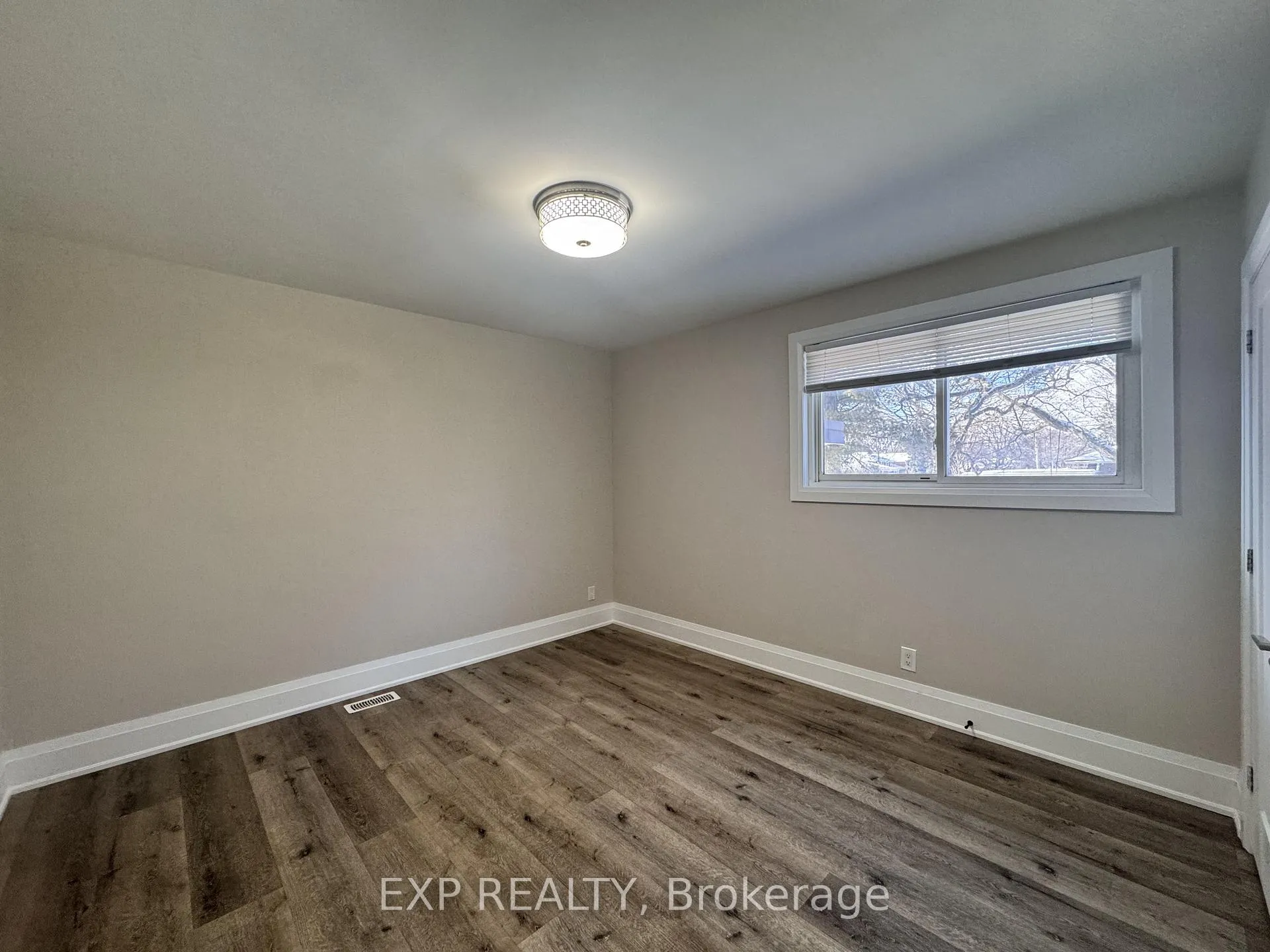 Photo 19 of 324 West 5TH Street, Hamilton, Buchanan — HOMEH