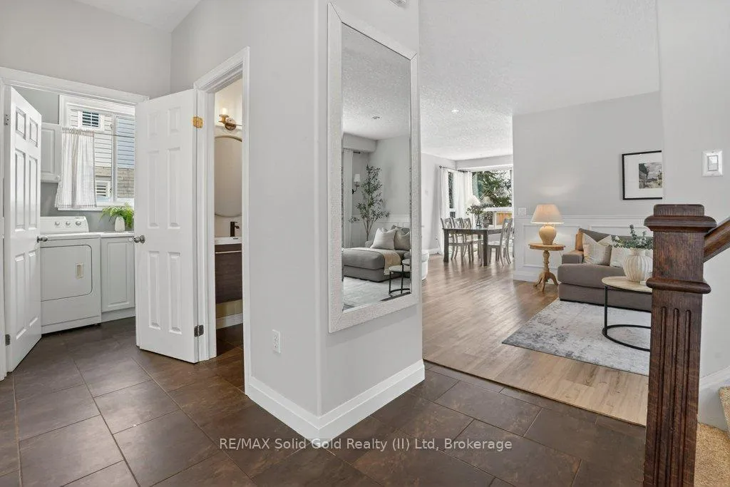 Photo 3 of 614 Rock Point Crescent, Waterloo — HOMEH