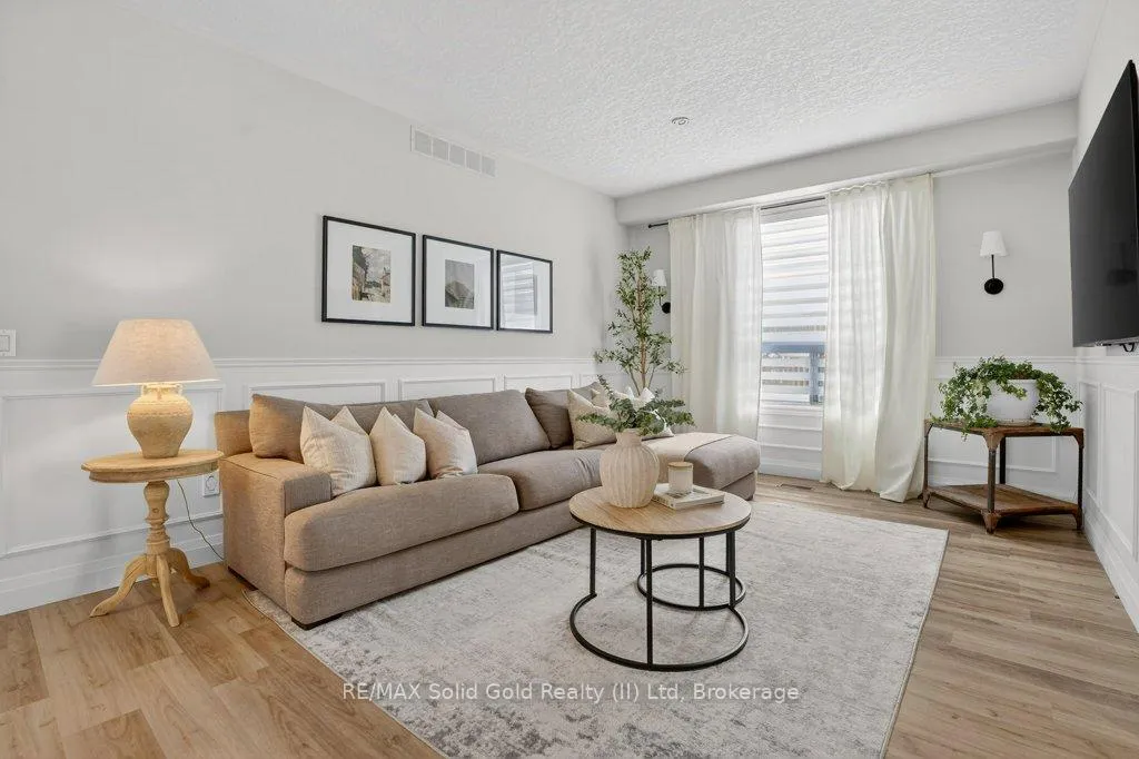 Photo 4 of 614 Rock Point Crescent, Waterloo — HOMEH