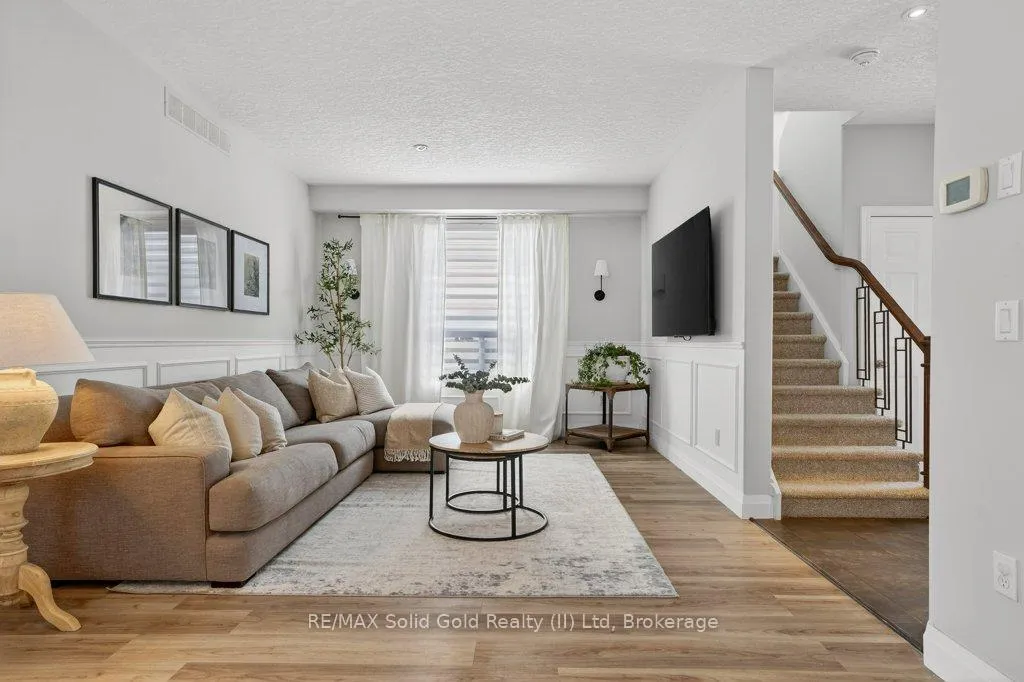 Photo 5 of 614 Rock Point Crescent, Waterloo — HOMEH