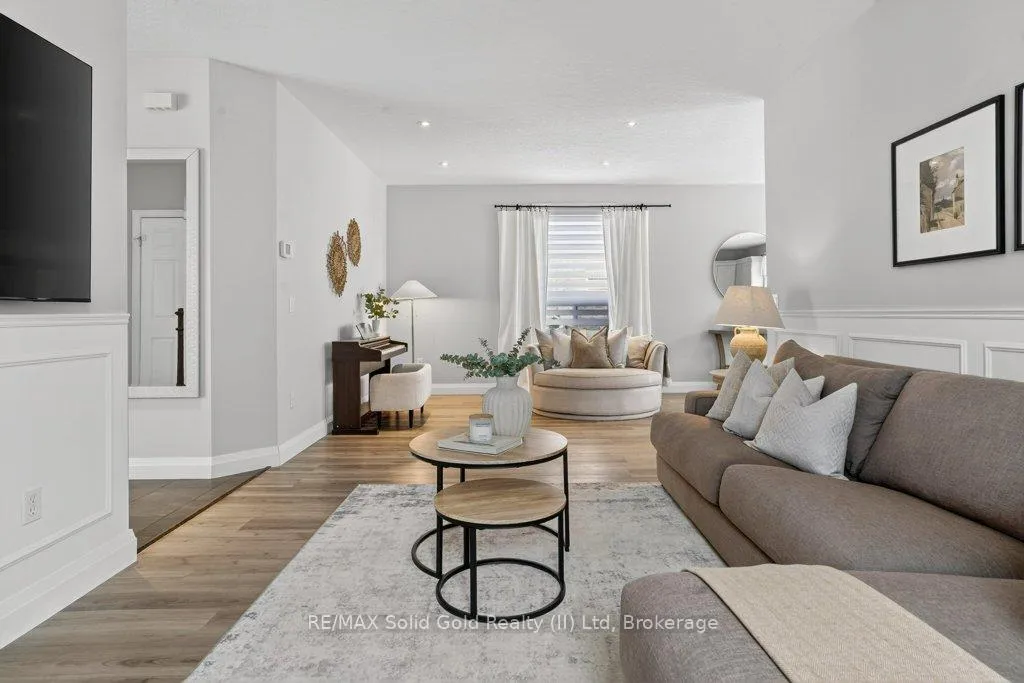 Photo 6 of 614 Rock Point Crescent, Waterloo — HOMEH