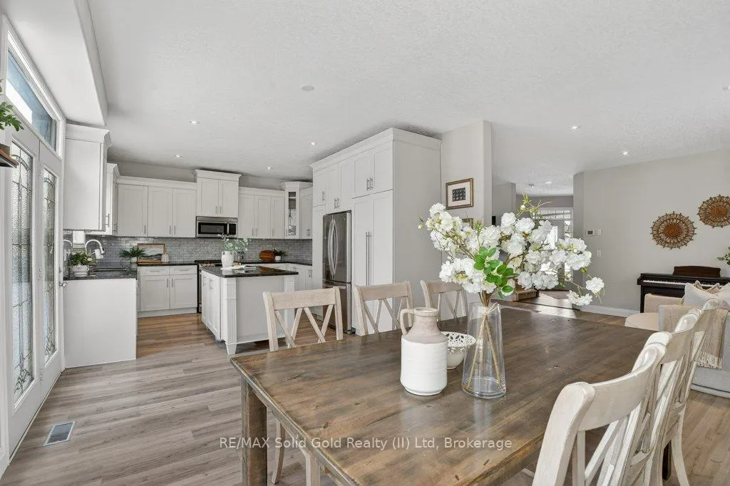 Photo 9 of 614 Rock Point Crescent, Waterloo — HOMEH